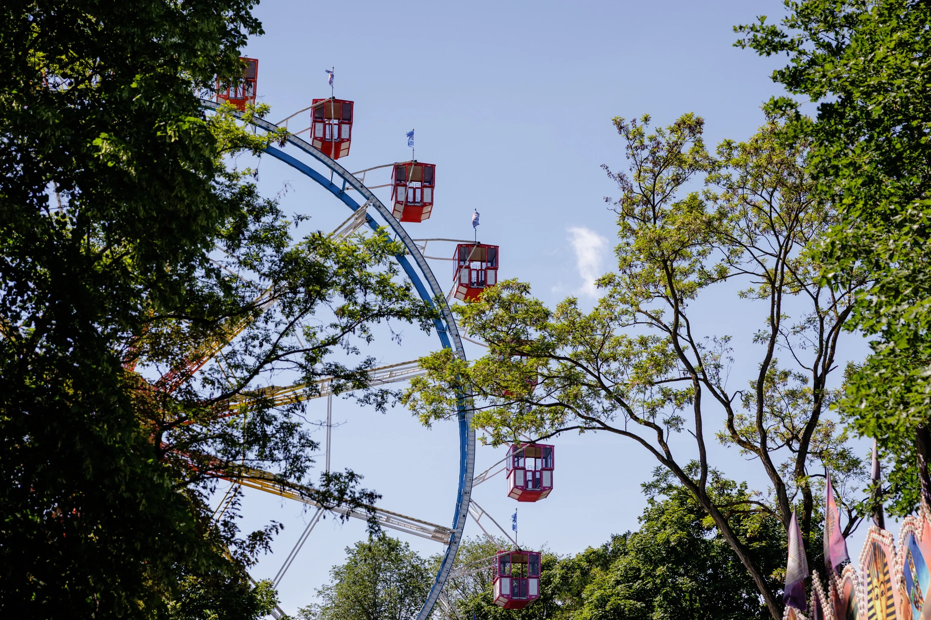 Das Riesenrad auf dem Festgelände des Wäldchestag Frankfurt.