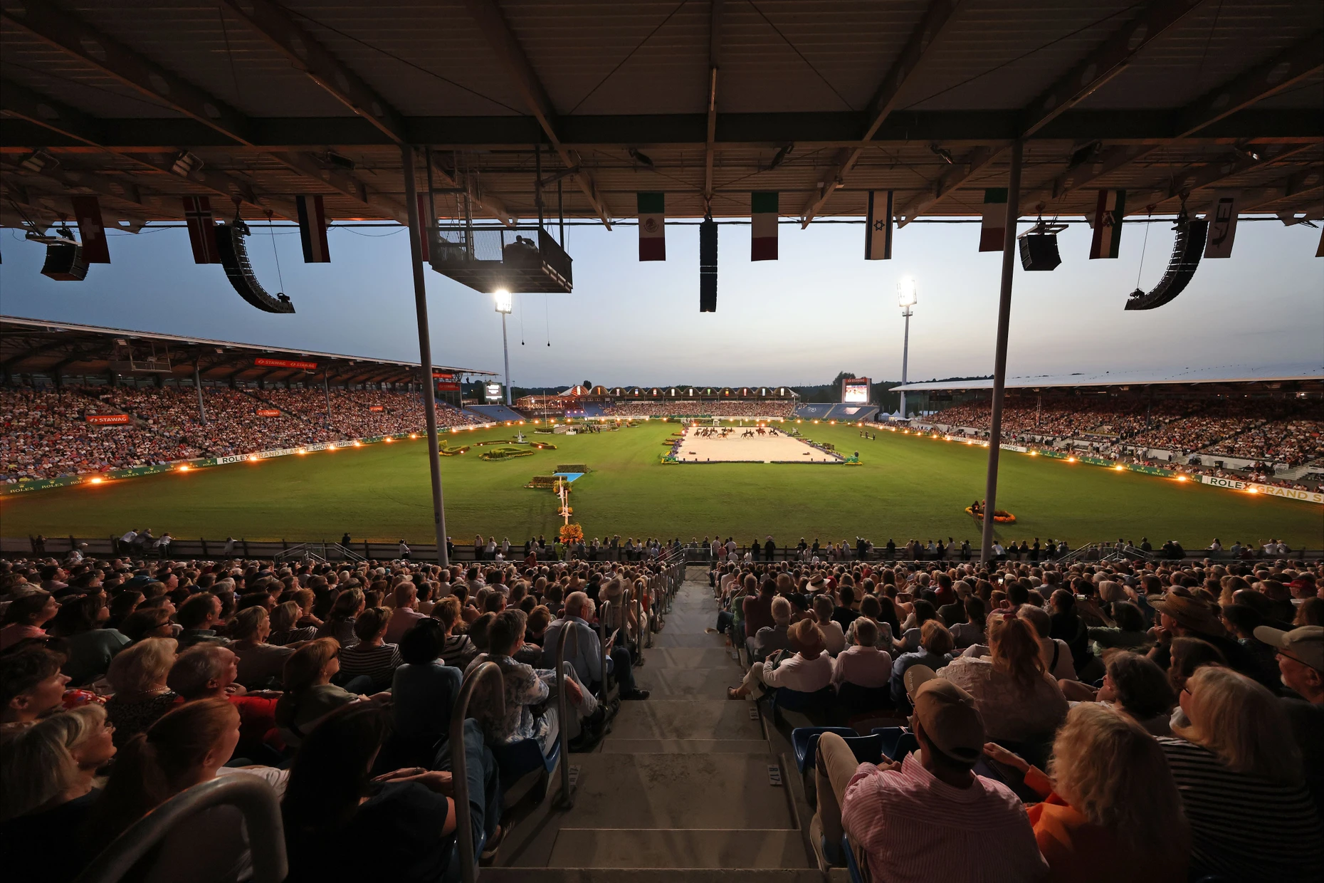 Reitkunst und klassische Musik: Auch zum Konzert „Pferd&Sinfonie“ waren die Tickets für das Aachener Stadion ausverkauft.