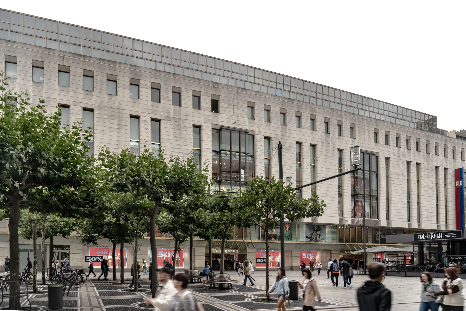Neue Mieter: Im P&C Gebäude an der Zeil werden laut Brancheninsidern nach dem Umzug das Zara-Label Stradivarius und Nike einziehen