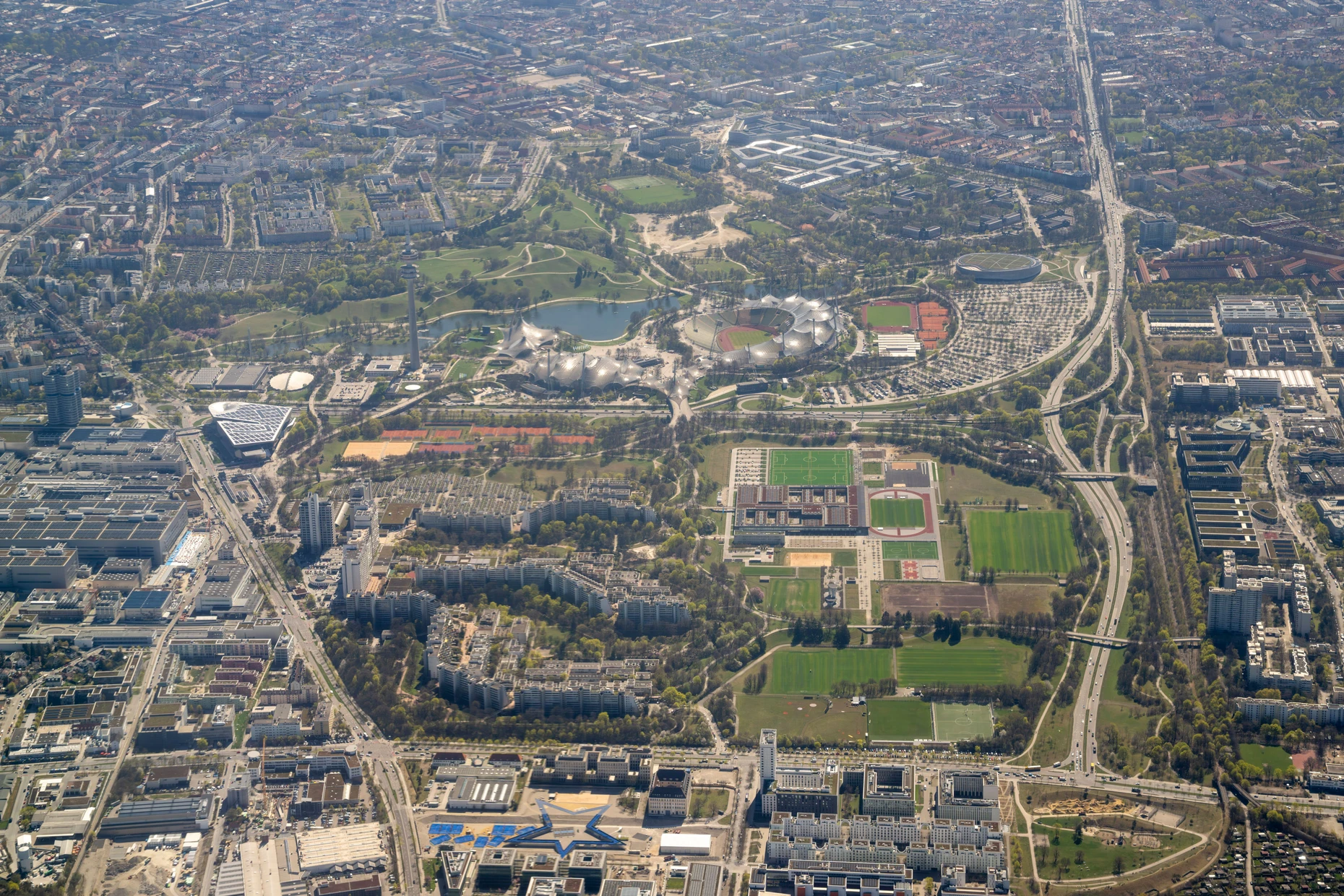 Blick auf den Olympiapark: Die für die Olympischen Sommerspiele 1972 gebauten Anlagen stehen im Mittelpunkt der Bewerbung Münchens.