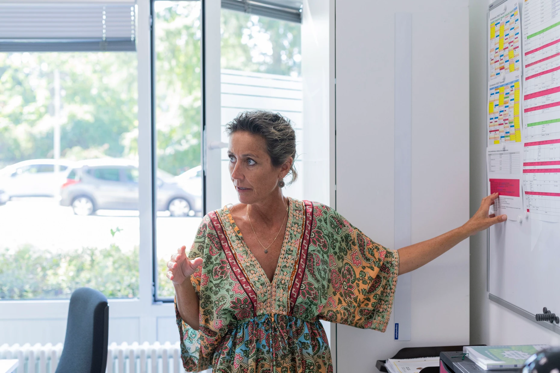 Das war harte Arbeit: Eva Ruffing erklärt den Projektplan.