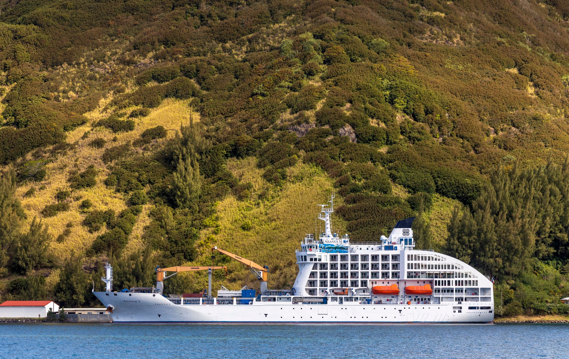 Die MS Aranoa versorgt nicht nur die Austral-Inseln mit allem, was gebraucht wird.