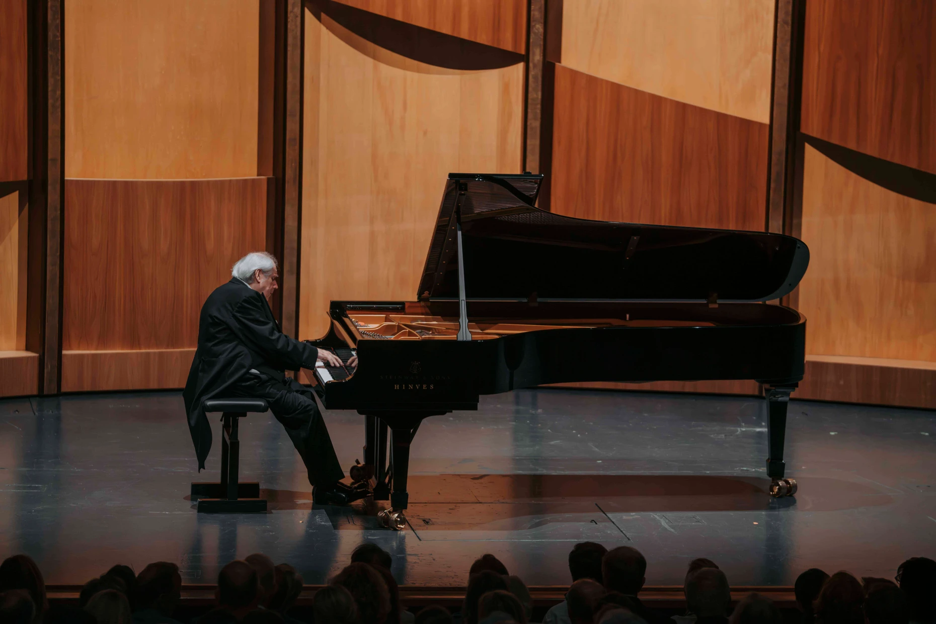 Grigory Sokolov denkt klavierspielend über Sein und Zeit nach