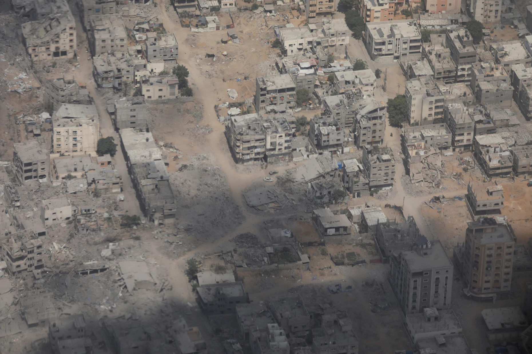 Diese Luftaufnahme aus dem Gazastreifen stammt von einem jordanischen Militärflugzeug, das Hilfsgüter abwarf, und datiert vom 17. August 2025.