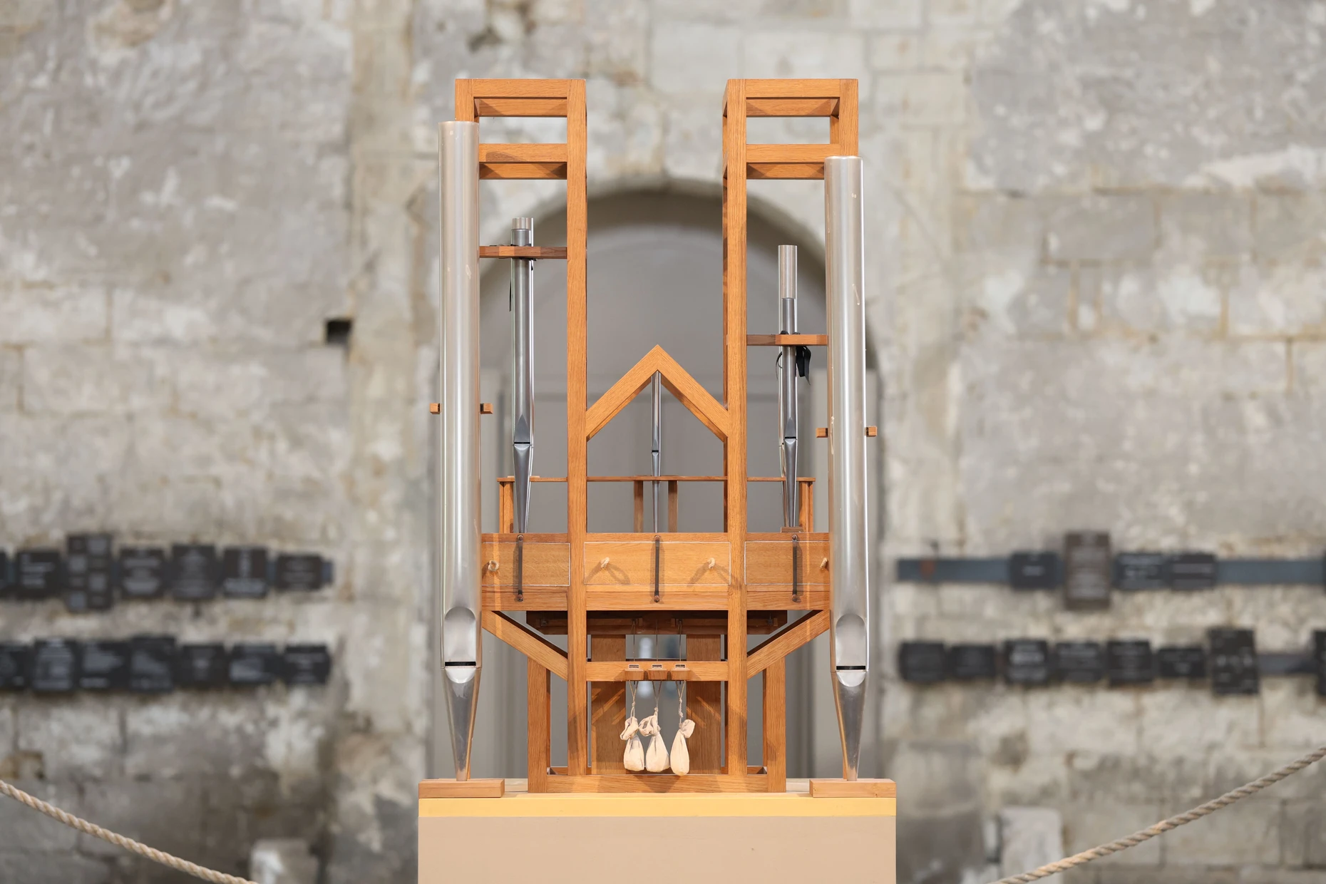 Die Orgel der Sankt-Burchardi-Kirche. Statt einer kontinuierlichen Melodie gibt es beim langsamsten Musikstück der Welt nur alle paar Jahre sogenannte Klangwechsel, bei denen neue Orgelpfeifen hinzukommen oder wegfallen.