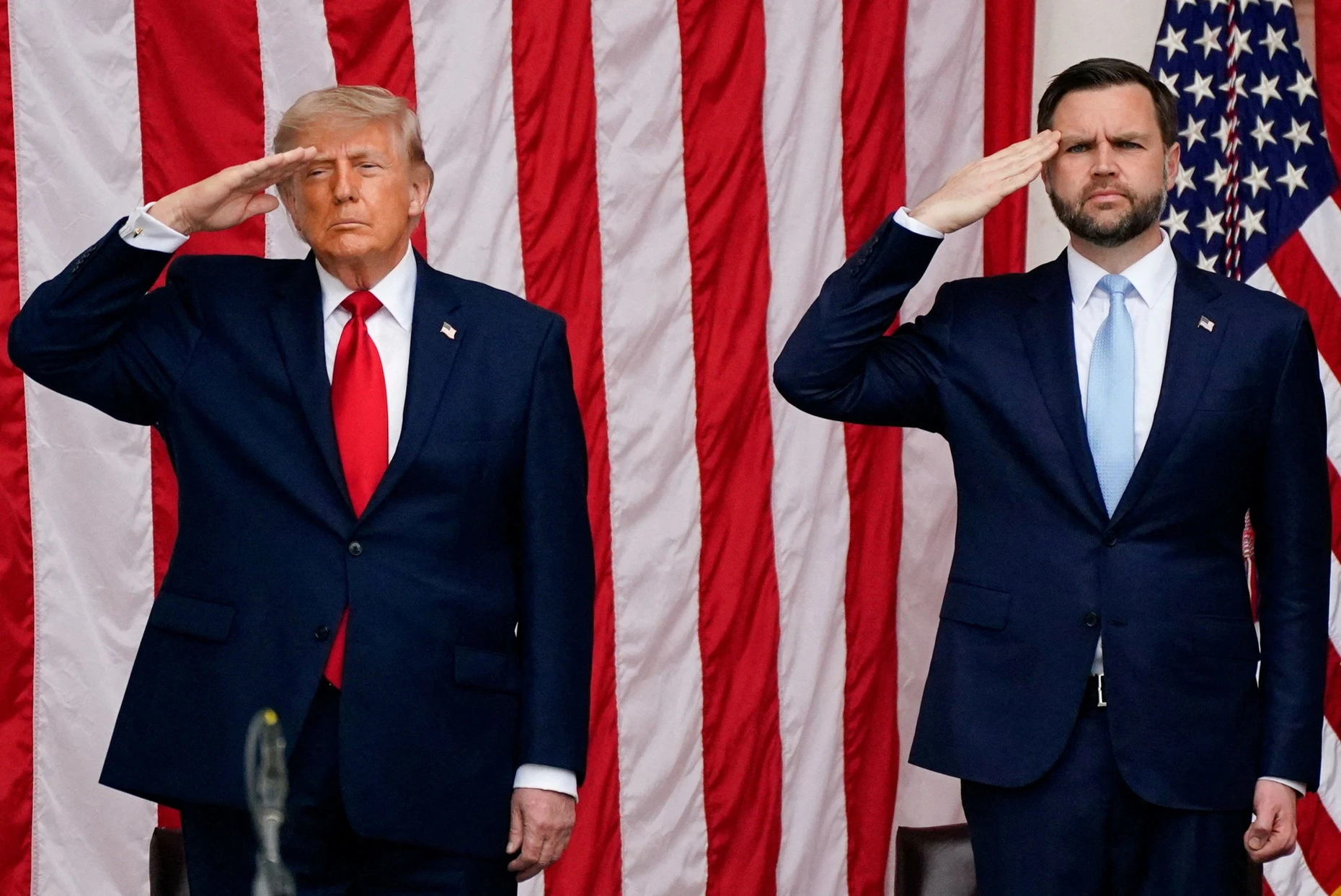 Donald Trump und J.D. Vance am diesjährigen Memorial Day bei einer Veranstaltung am Arlington National Cemetery
