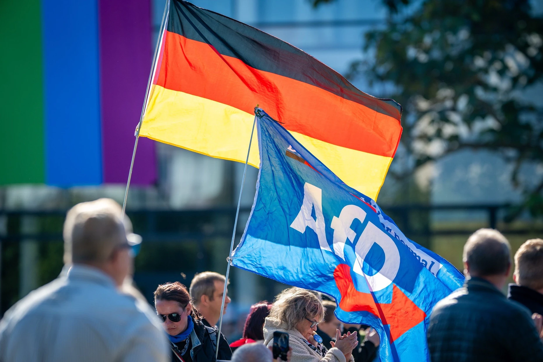  Die AfD Thüringen veranstaltet am Tag der Deutschen Einheit ein Familienfest auf dem Erfurter Theaterplatz.