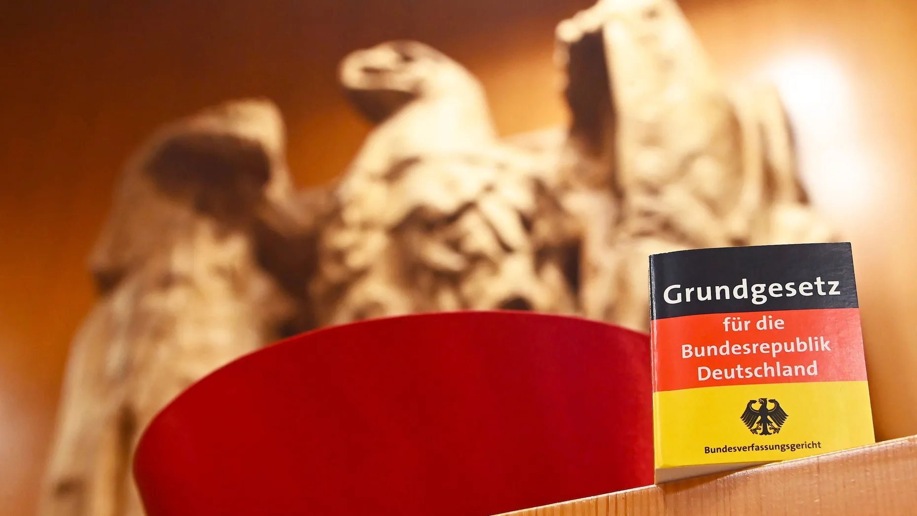 Das Bundesverfassungsgericht veröffentlichte am 19.11.2021 seine ersten grundsätzlichen Entscheidungen zu den Freiheitsbeschränkungen in der Pandemie.