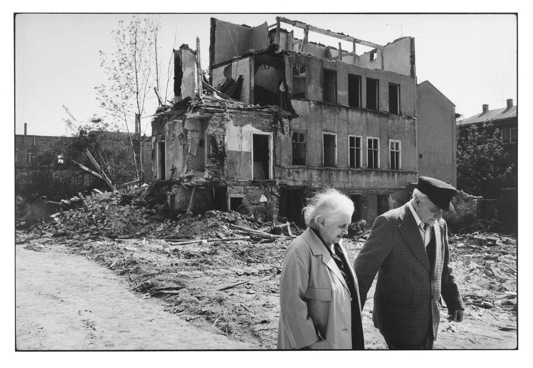 Das Plakatmotiv zu Konstanze Göbels Halle-Ausstellung des Jahres 1989, aufgenommen zwei Jahre zuvor in der Großen Wallstraße