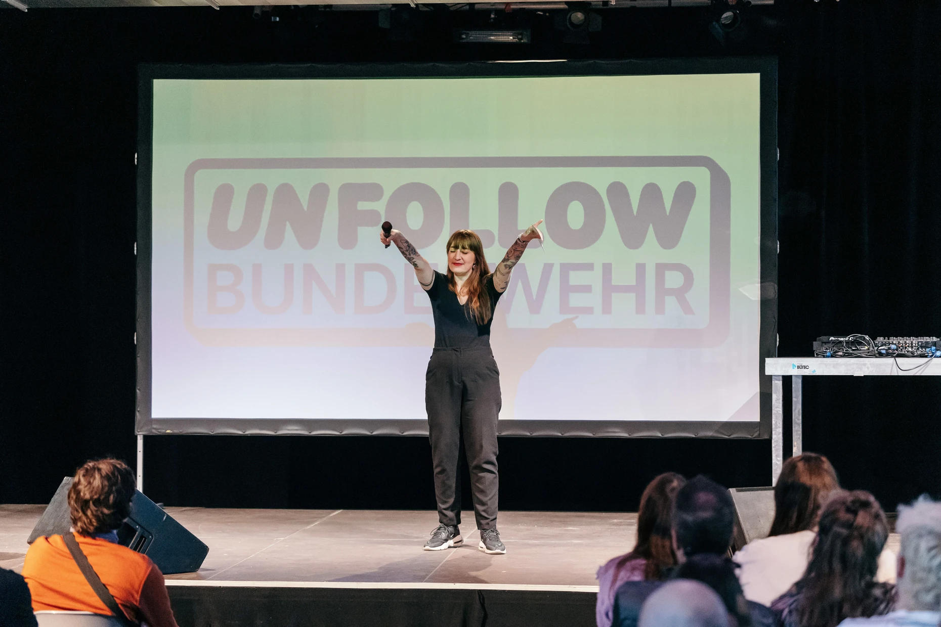Veranstaltung in Berlin: Heidi Reichinnek eröffnet den Aktionstag gegen die Wehrpflicht