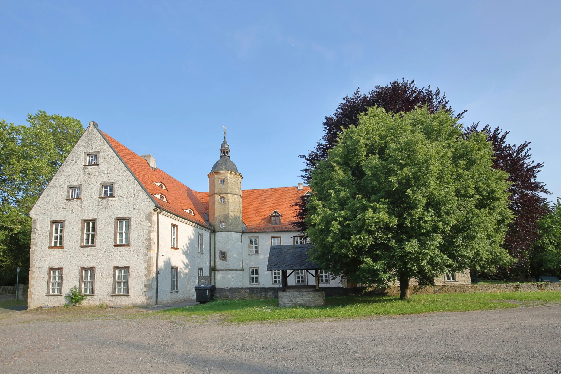 Von vielen freiwilligen Helfern gerettet: Schloss Oberwiederstedt
