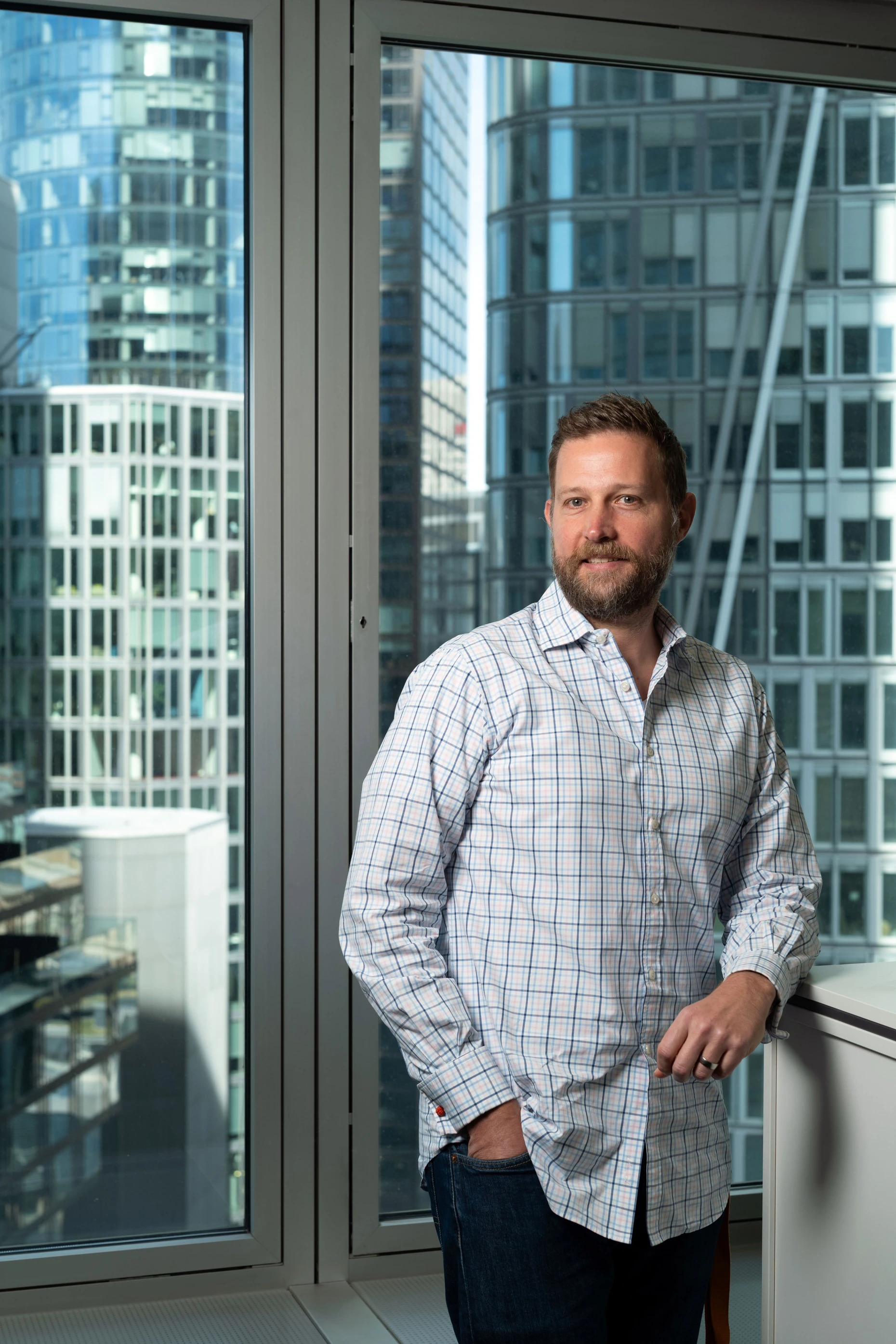 Ist weit oben angekommen: Jens Budach arbeitet als IT-Spezialist im Tower der Commerzbank