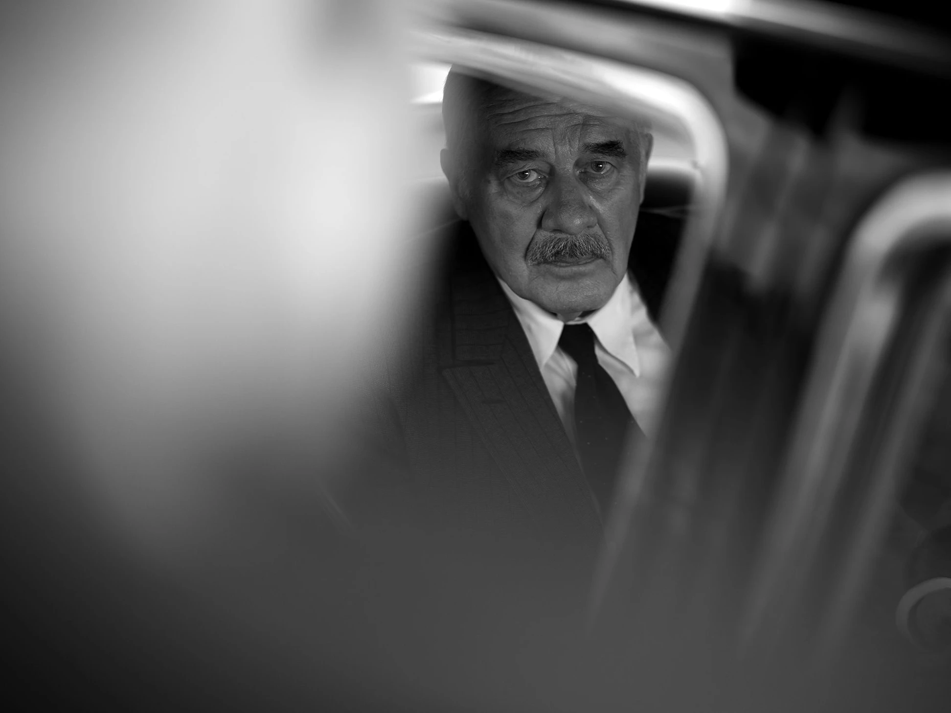 Der Dichter sitzt auf der Rückbank: Hanns Zischler als Thomas Mann in „Vaterland“