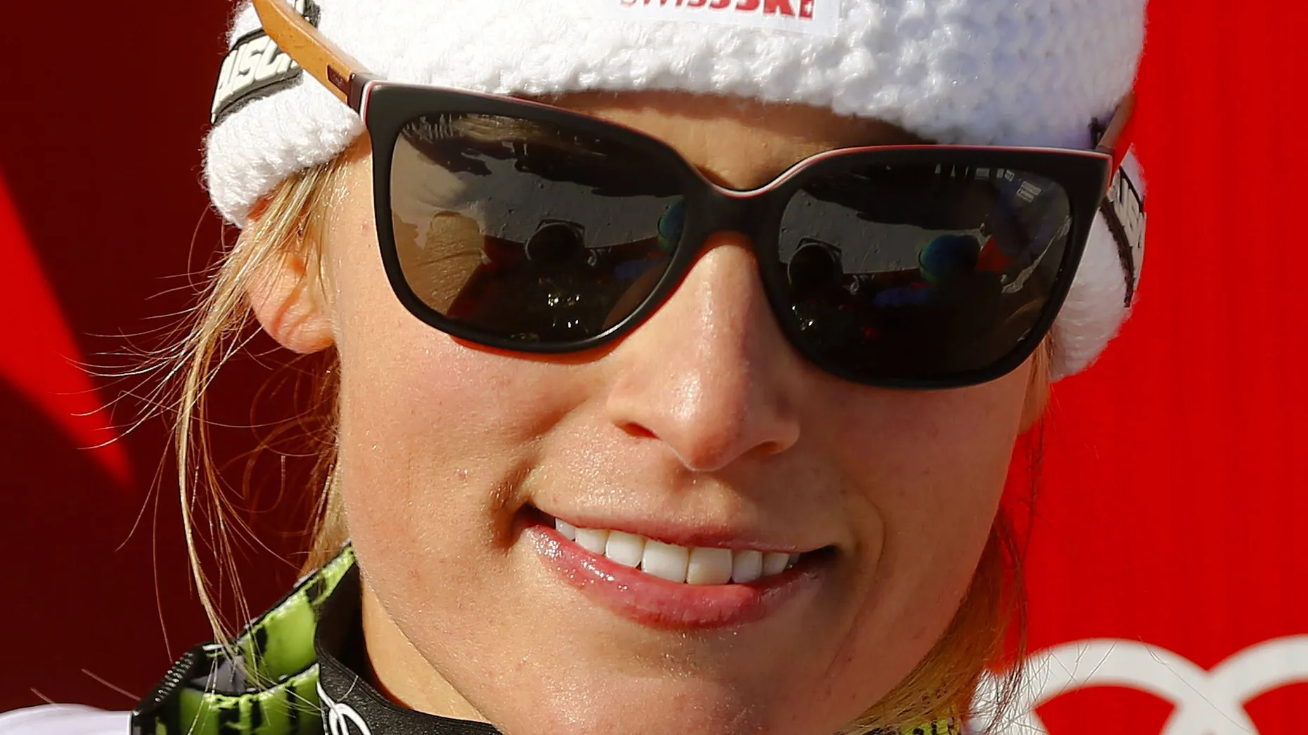 Die Schweizer Fans feierten den Abfahrts-Heimsieg von Lara Gut (Bild) schon mit emsigen „Olé, olé“-Sprechchören, als Superstar Lindsey Vonn in St. Moritz noch auf der Strecke war. Ein schwerer Fehler im Mittelteil hatte der Weltcup-Rekordsiegerin am Samstag bei der letzten Schussfahrt vor der Alpin-WM frühzeitig eine Topplatzierung gekostet, letztlich wurde die Amerikanerin mit mehr als zwei Sekunden Rückstand nur 23. Viktoria Rebensburg verpasste als Vierte einen Podestplatz nur knapp. Nach Zwischenbestzeit bremste ein Fehler im unteren Streckenteil die 25-Jährige. Zweite hinter Gut wurde Gesamtweltcupsiegerin Anna Fenninger aus Österreich. Mit Rang drei gelang Edit Miklos der erste ungarische Podestplatz der Weltcup-Geschichte. (dpa)