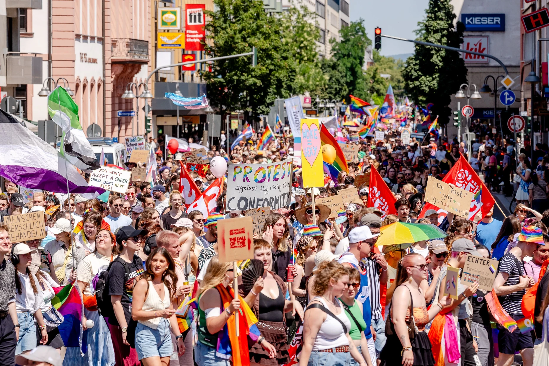 Buntes Treiben: Die Pride-Parade in Mainz hatte am Samstag mehr als 10.000 Teilnehmer.