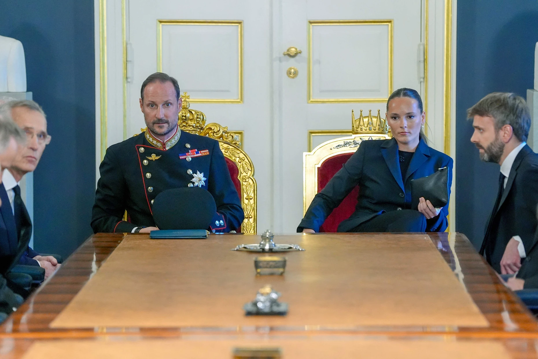 Am Freitagmittag an der Seite ihres Vaters: Prinzessin Ingrid Alexandra und König Haakon von Norwegen