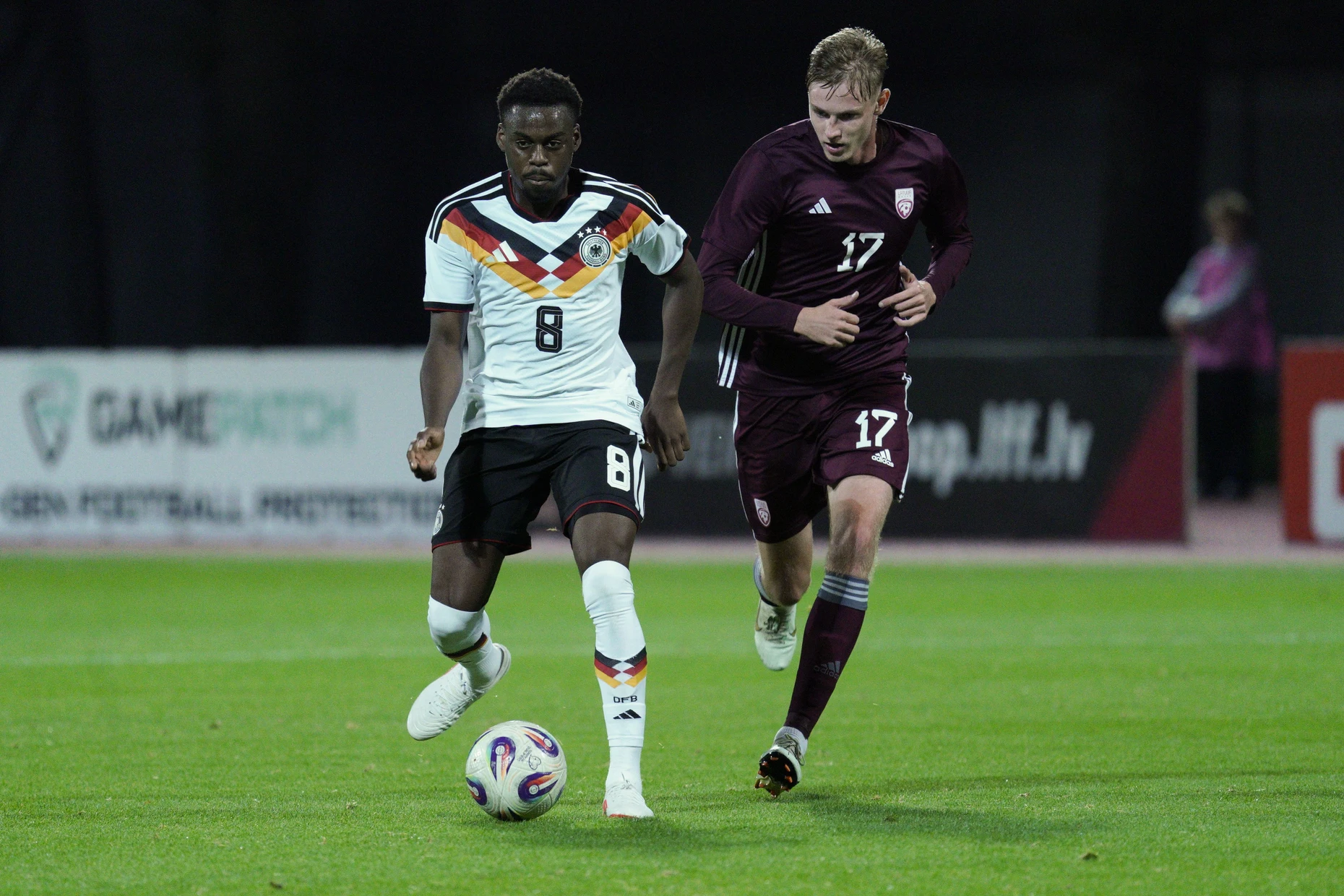 Ballsicher: Noel Aseko im Einsatz für die deutsche U-21-Nationalmannschaft gegen Lettland
