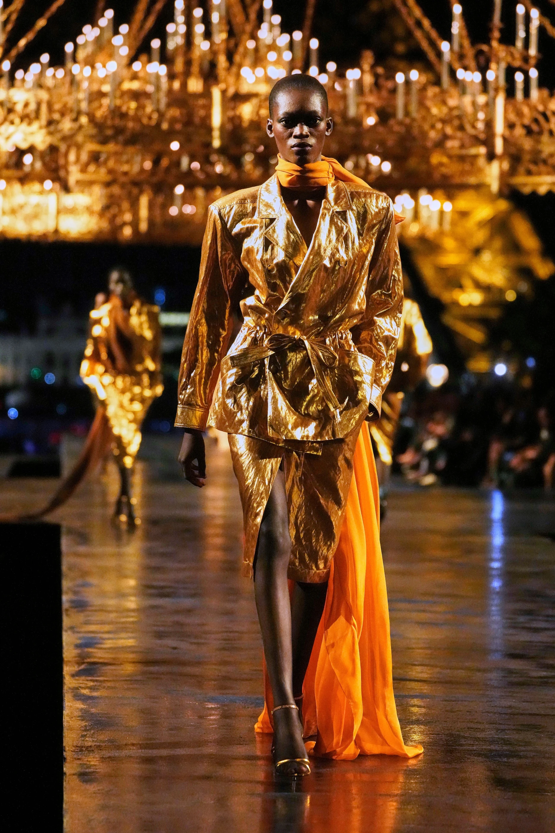 Ganz in Gold: Anthony Vaccarellos Ode an Yves Saint Laurent bei Saint Laurent