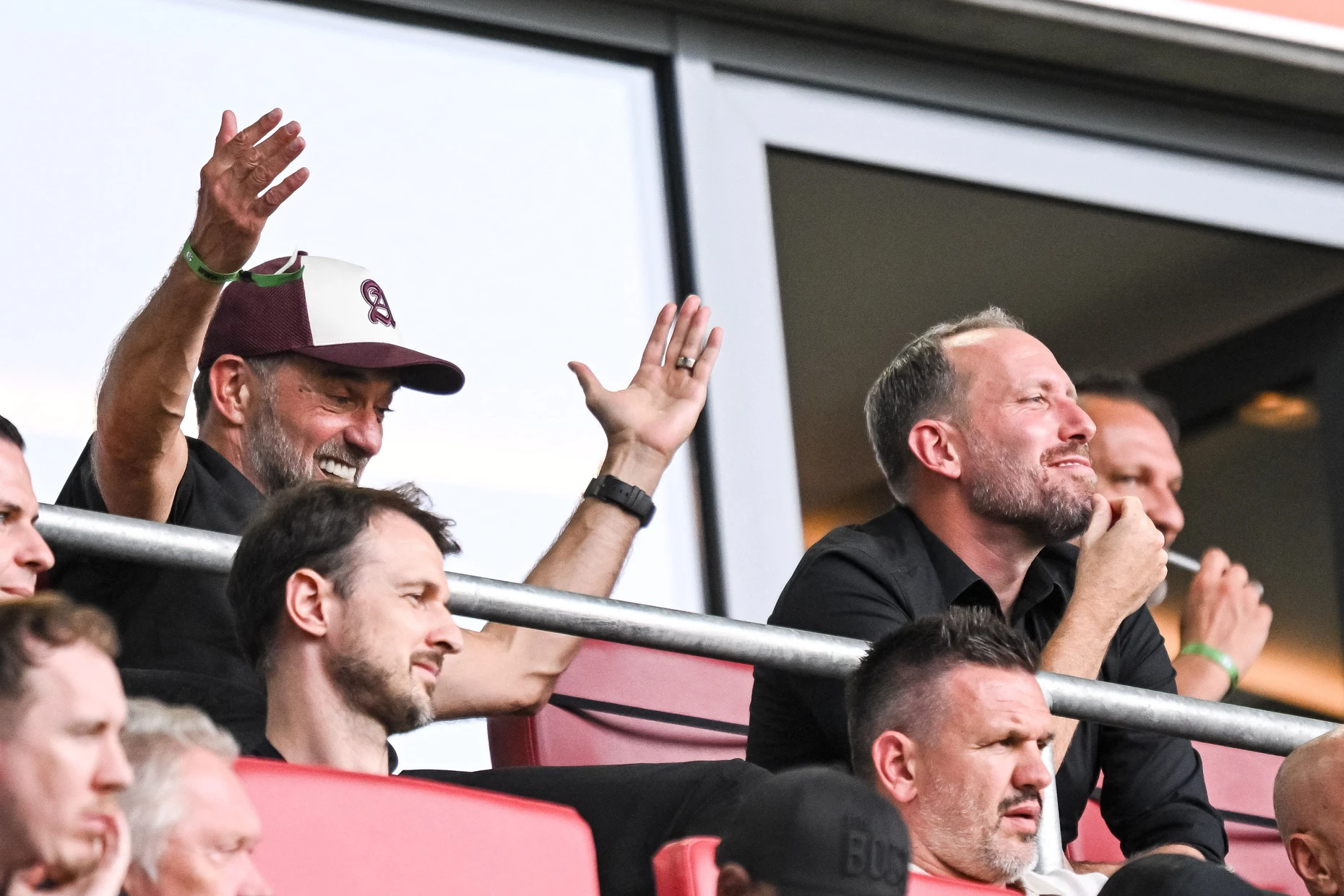 Jürgen Klopp (oben, l) in Augsburg: Anton Kade spielte vor