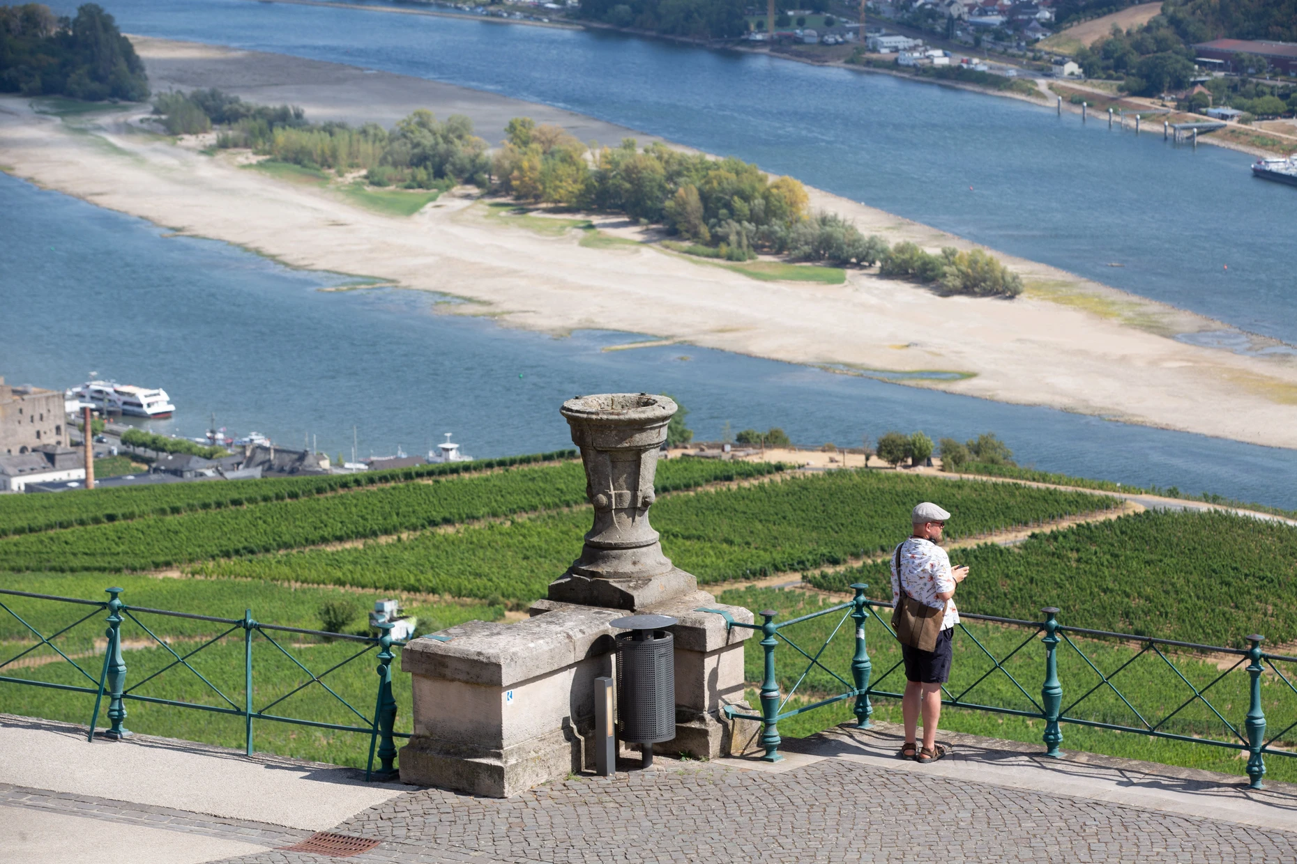 Was vom Rheine übrig blieb: Blick vom Niederwalddenkmal in Rüdesheim