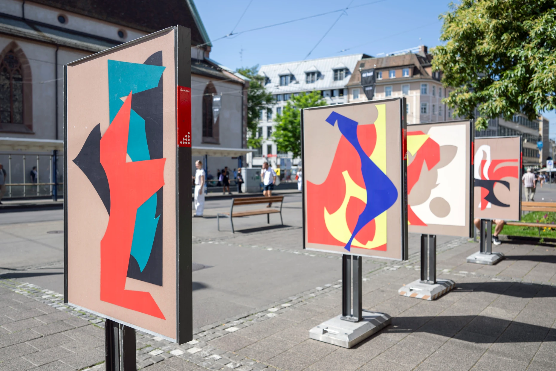 Im „Parcours“ auf der Clarastraße: Installation „Sliced wings“ von Sarah Crowner