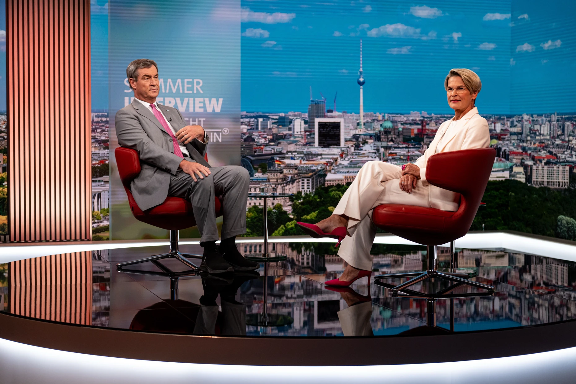 Markus Söder mit Anna Engelke beim ARD-Sommerinterview