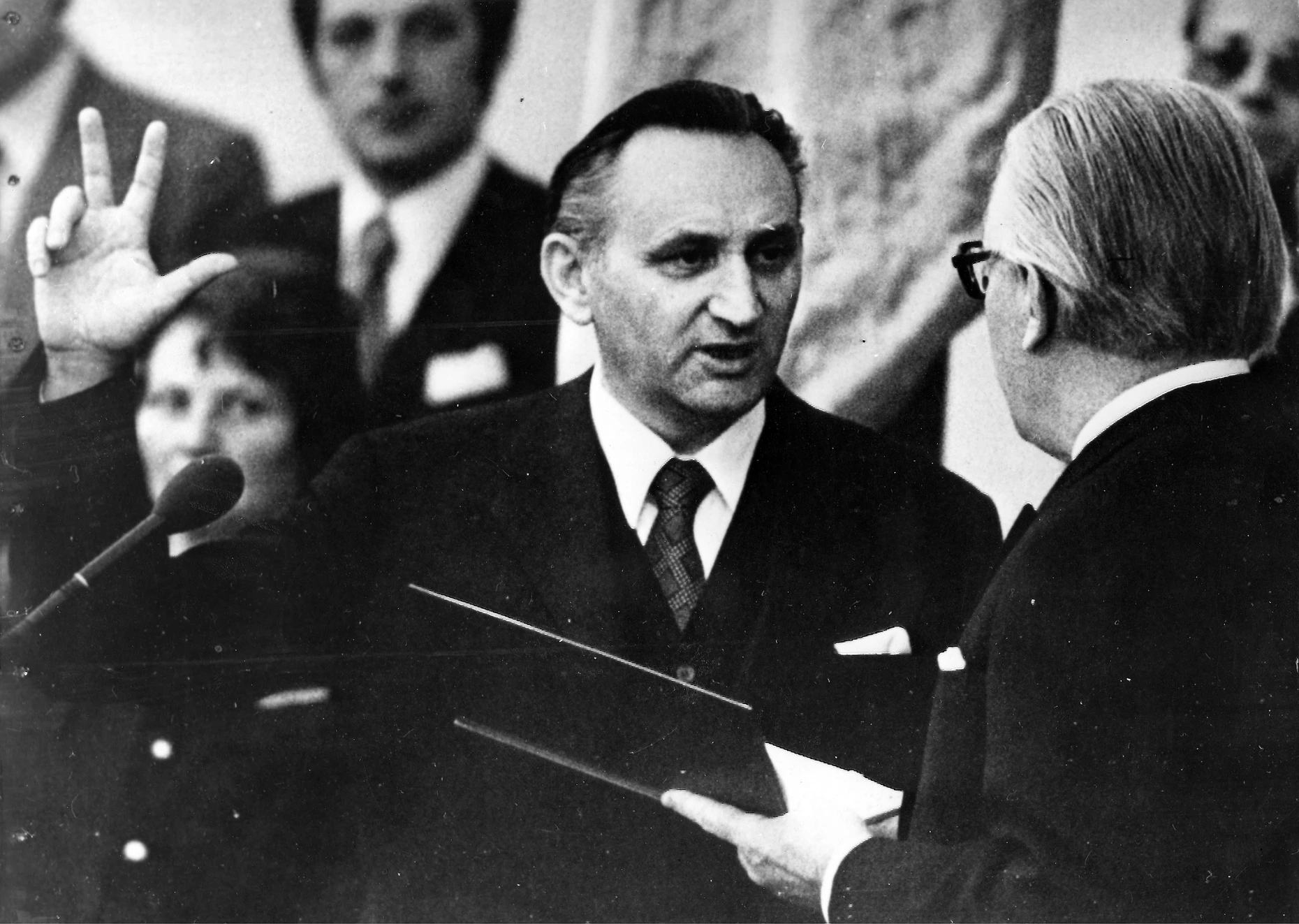  Egon Bahr wurde am 10.Juli 1974 von Bundestags-Vizepräsident Kai Uwe von Hassel als Bundesminister für wirtschaftliche Zusammenarbeit vereidigt.