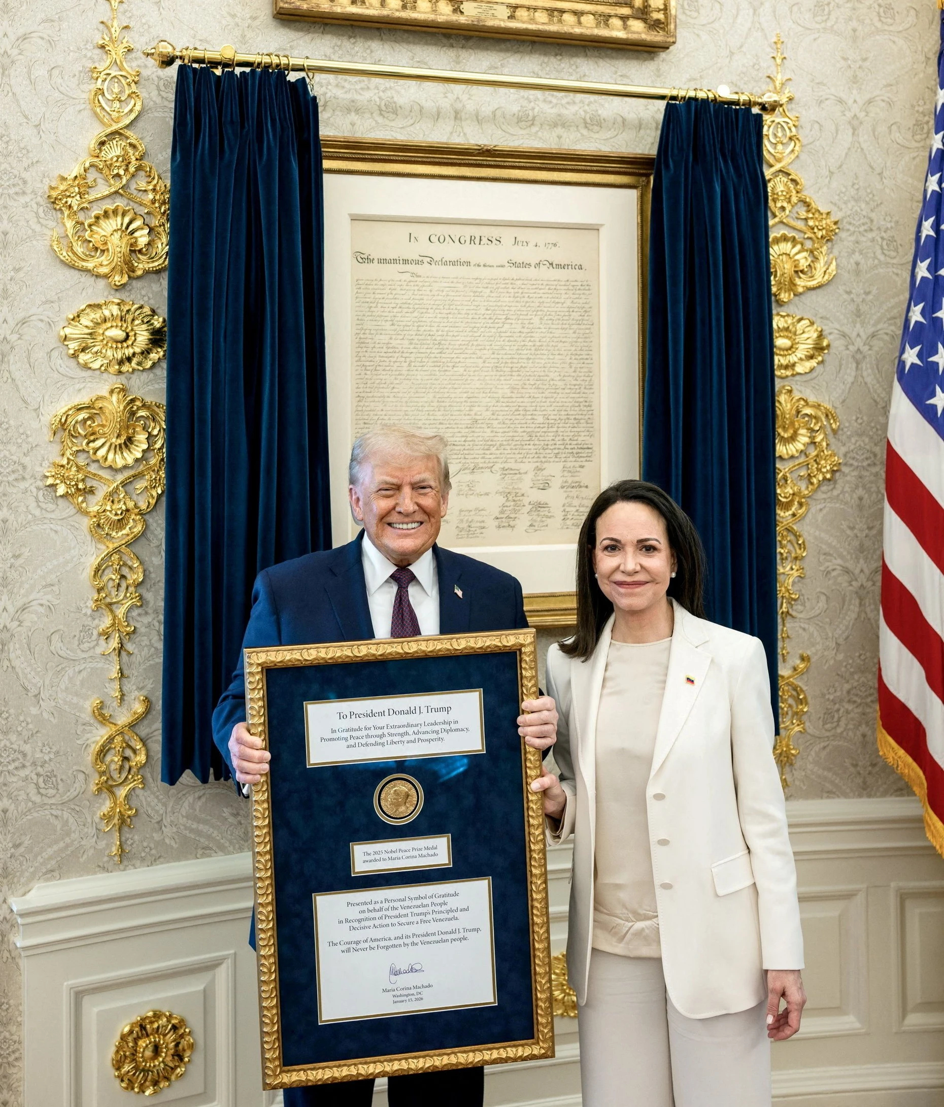Trump mit Nobelpreis – nicht seinem eigenen, sondern dem für die venezolanische Oppositionspolitikerin Corina Machado