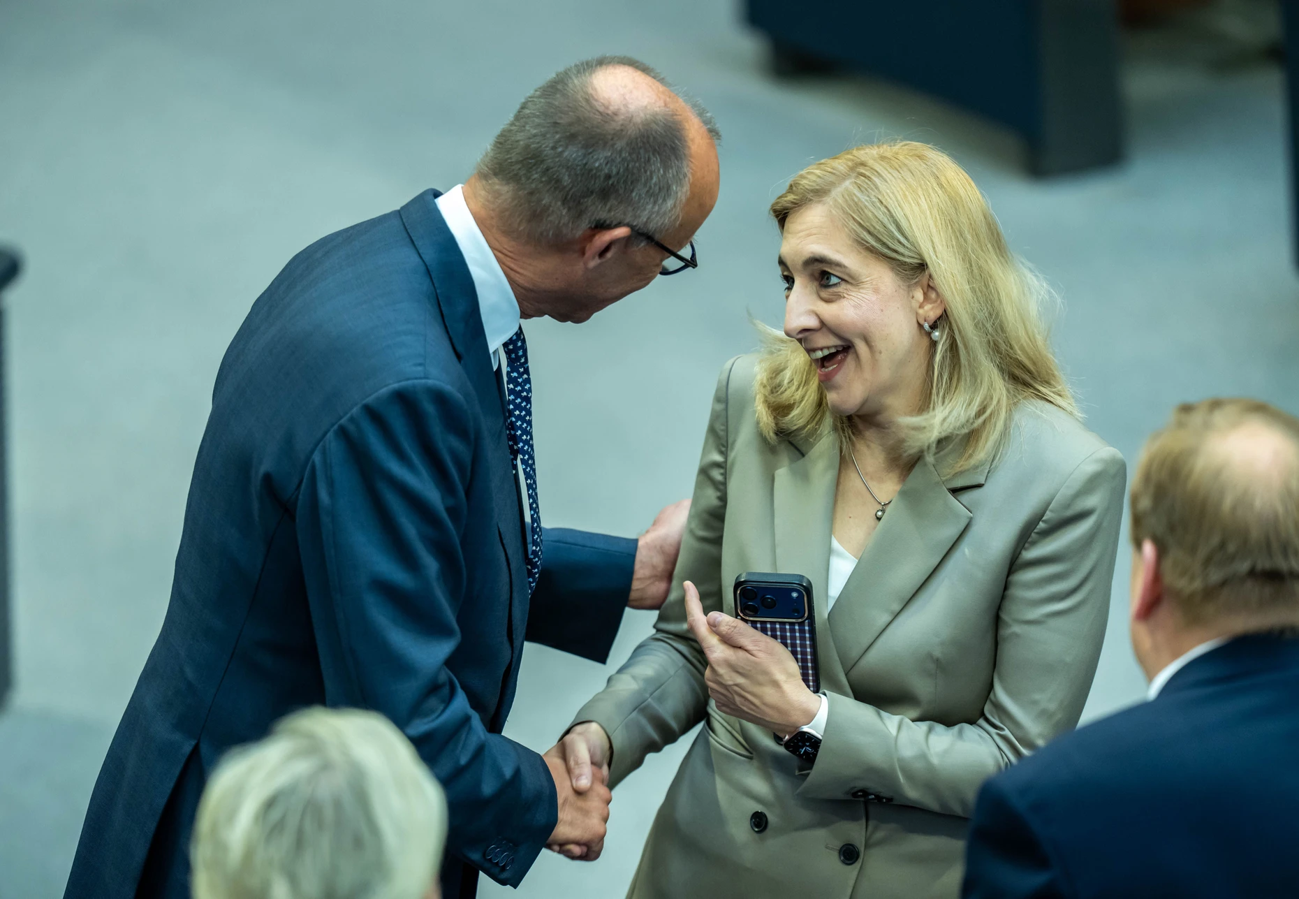 Friedrich Merz mit der bisherigen Gesundheitsministerin Nina Warken im Juli im Bundestag