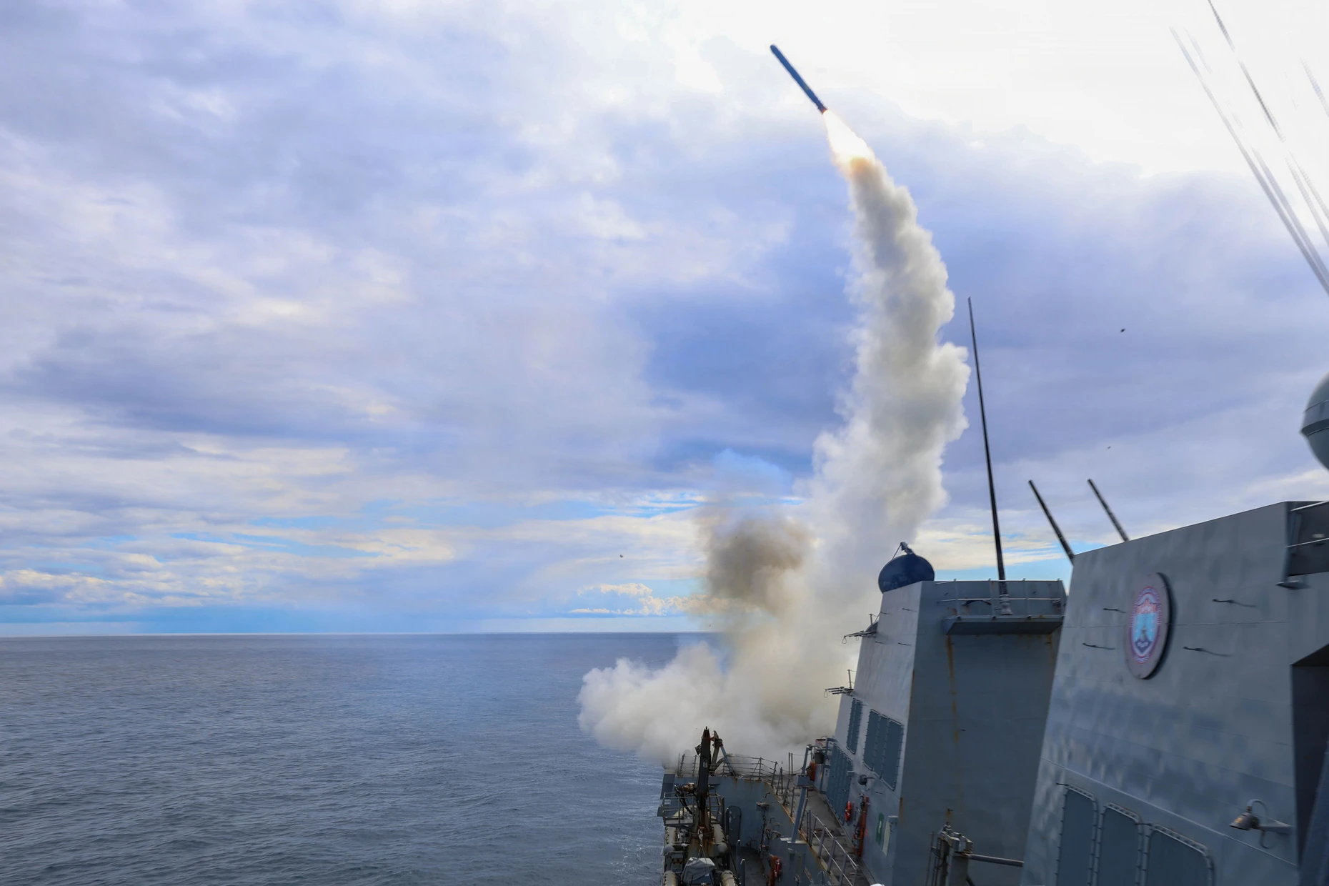 Abschuss eines Tomahawk-Marschflugkörpers vom amerikanischen Lenkwaffenzerstörer USS Thomas Hudner während des Luftkriegs gegen Iran im März 2026
