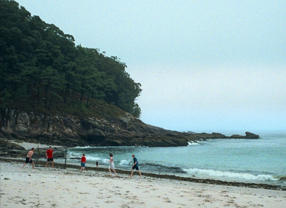 Strandvergnügen an der See in „Meine Frau weint“