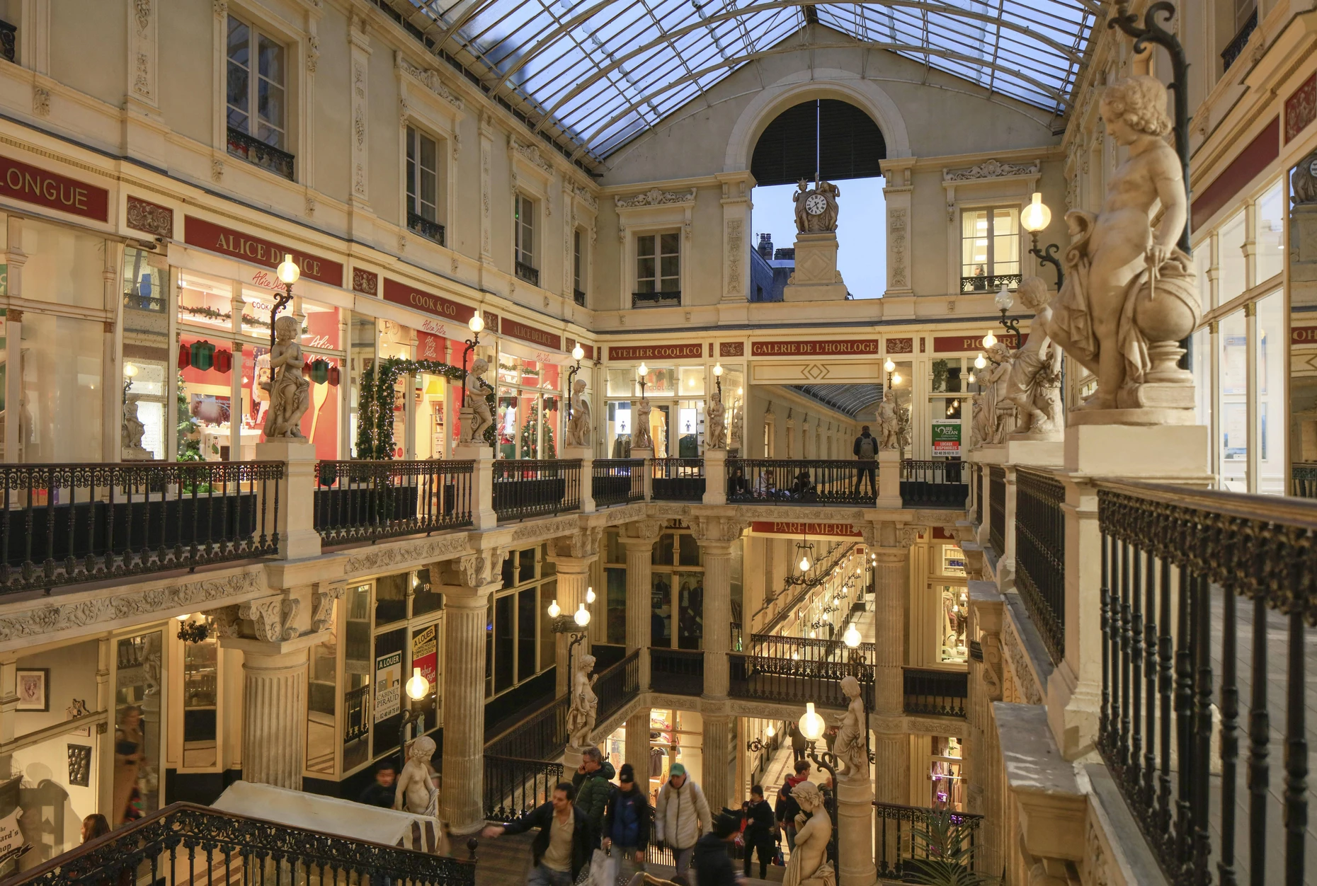 Hier geht Nantes am stilvollsten Einkaufen: die Passage Pommeraye im Quartier Graslin.