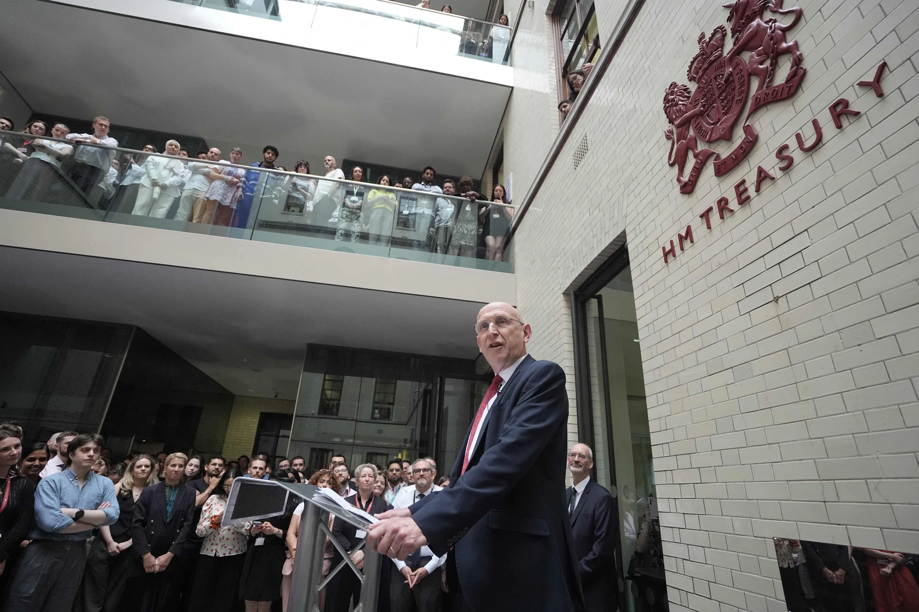 John Healey: Durch seine Berufung wird der eher rechte, sozialdemokratische Flügel der Labour-Partei gestärkt.