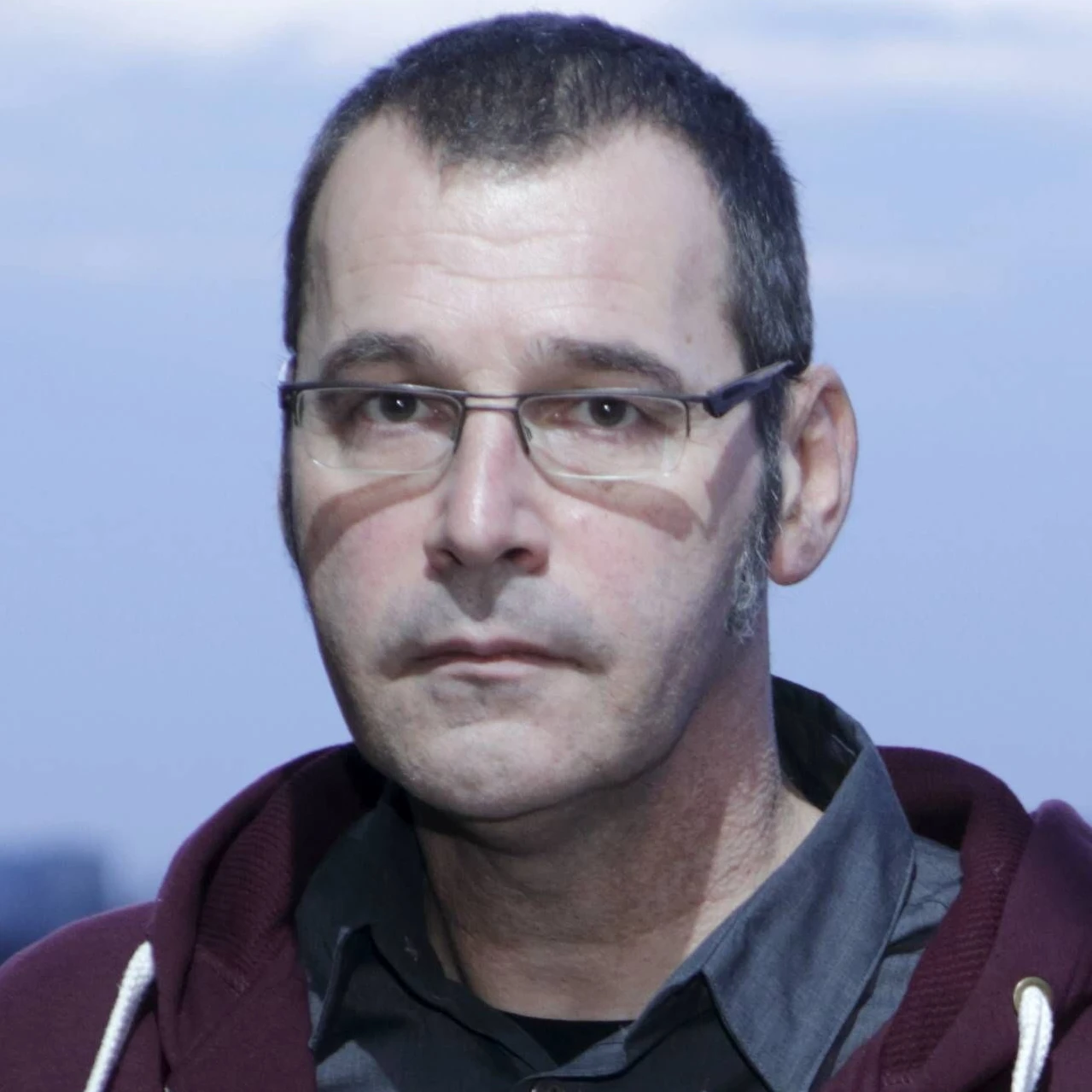 Der Schriftsteller Vladimir Arsenijević während eines Podiumsgesprächs 2015 in Paris