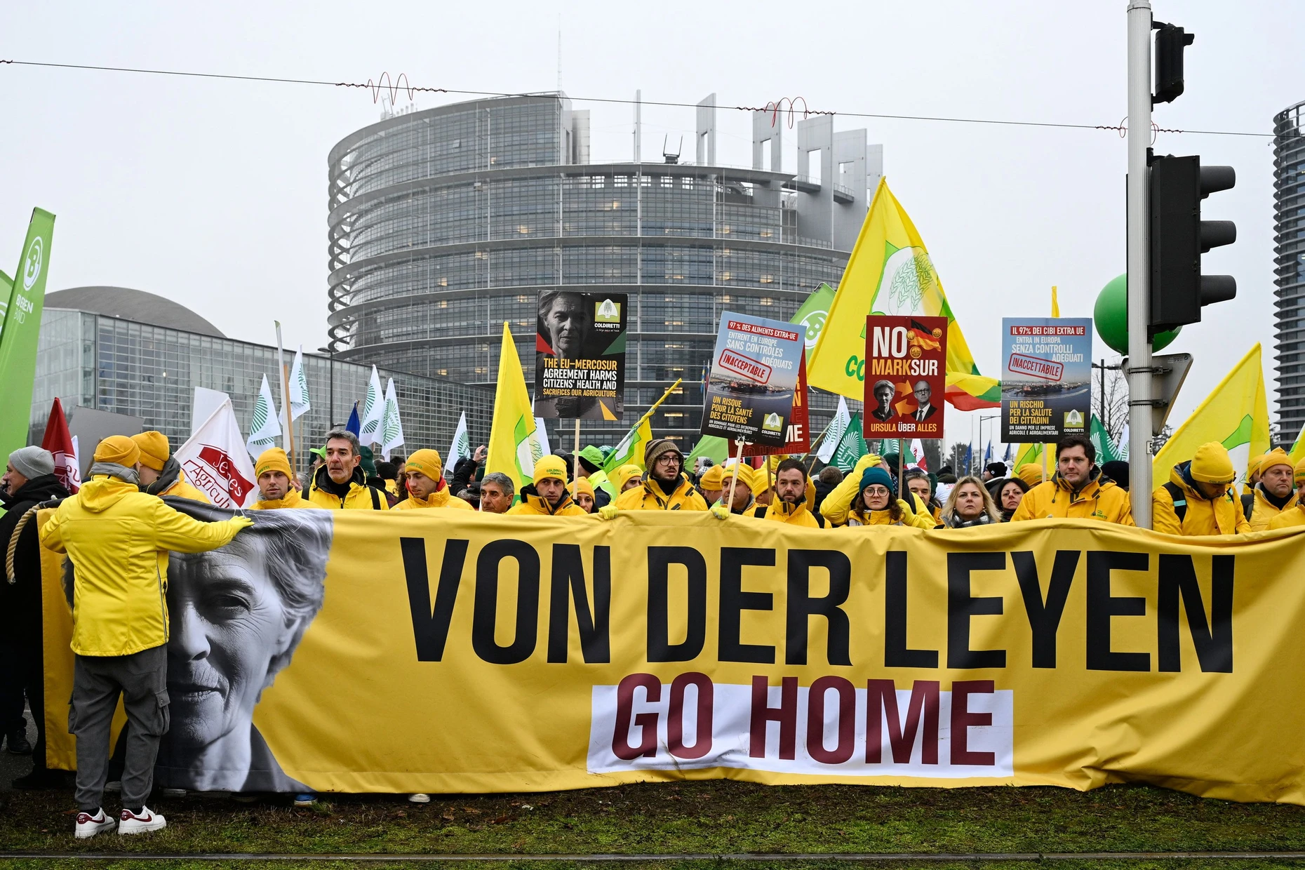Landwirte protestieren gegen das EU-Mercusor-Handelsabkommen vor dem Europäischen Parlament, Straßburg, Januar 2026.