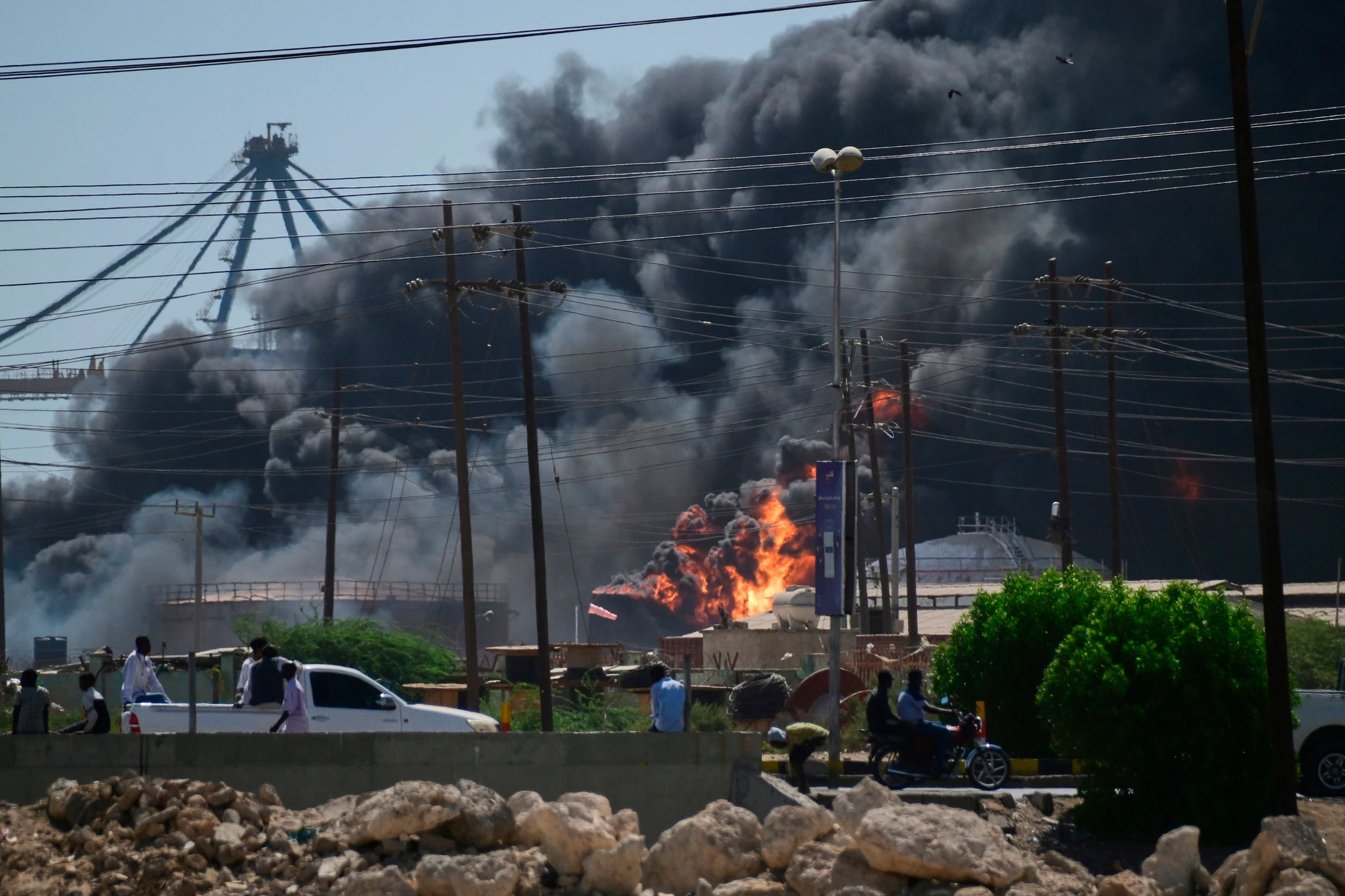 Rauchwolken nach einem Drohnenangriff der RSF-Miliz in Port Sudan im Mai 2025