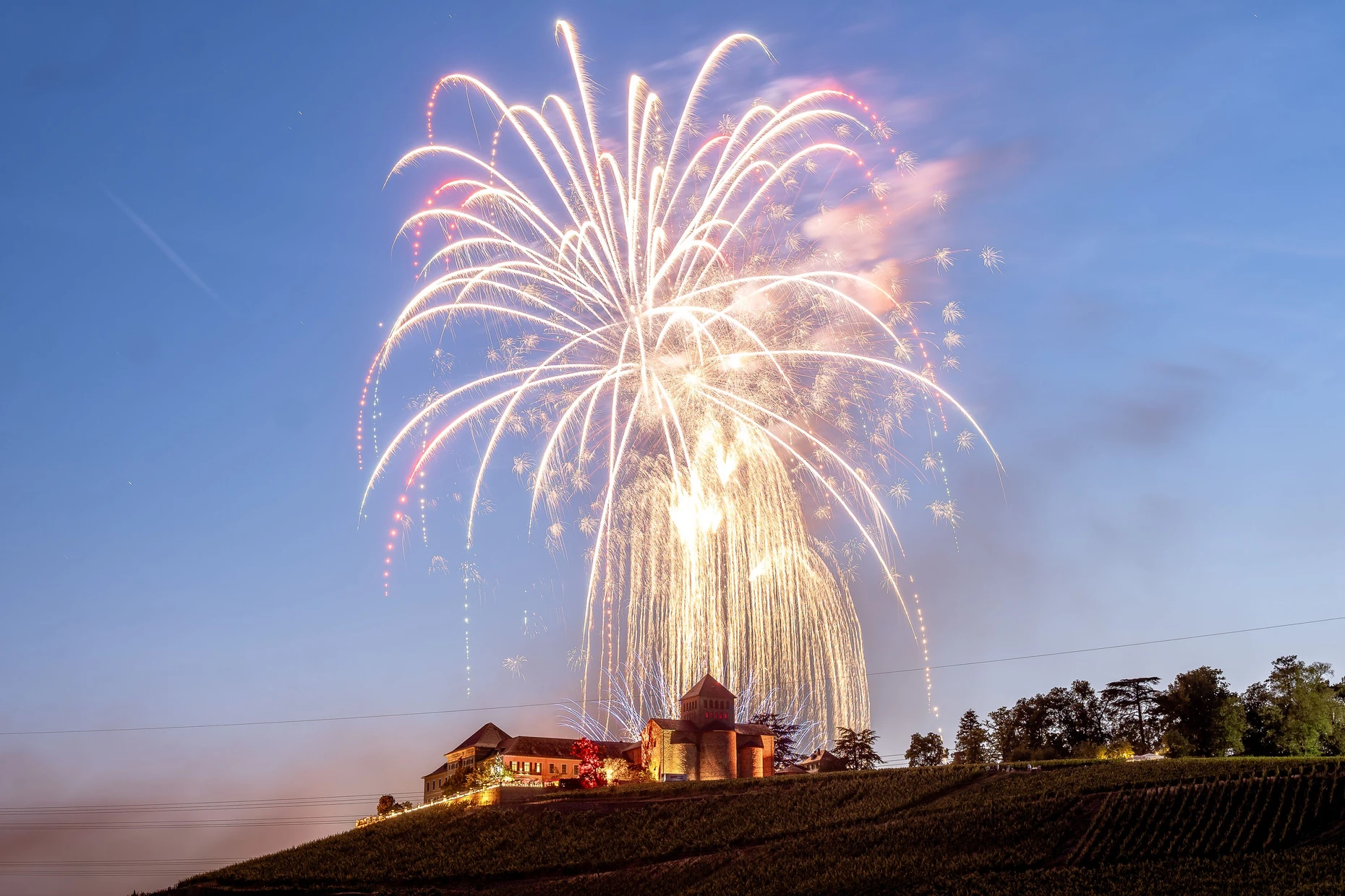 Bis zum stimmungsvollen Feuerwerk hielt es wegen der Hitze nicht jeder aus.