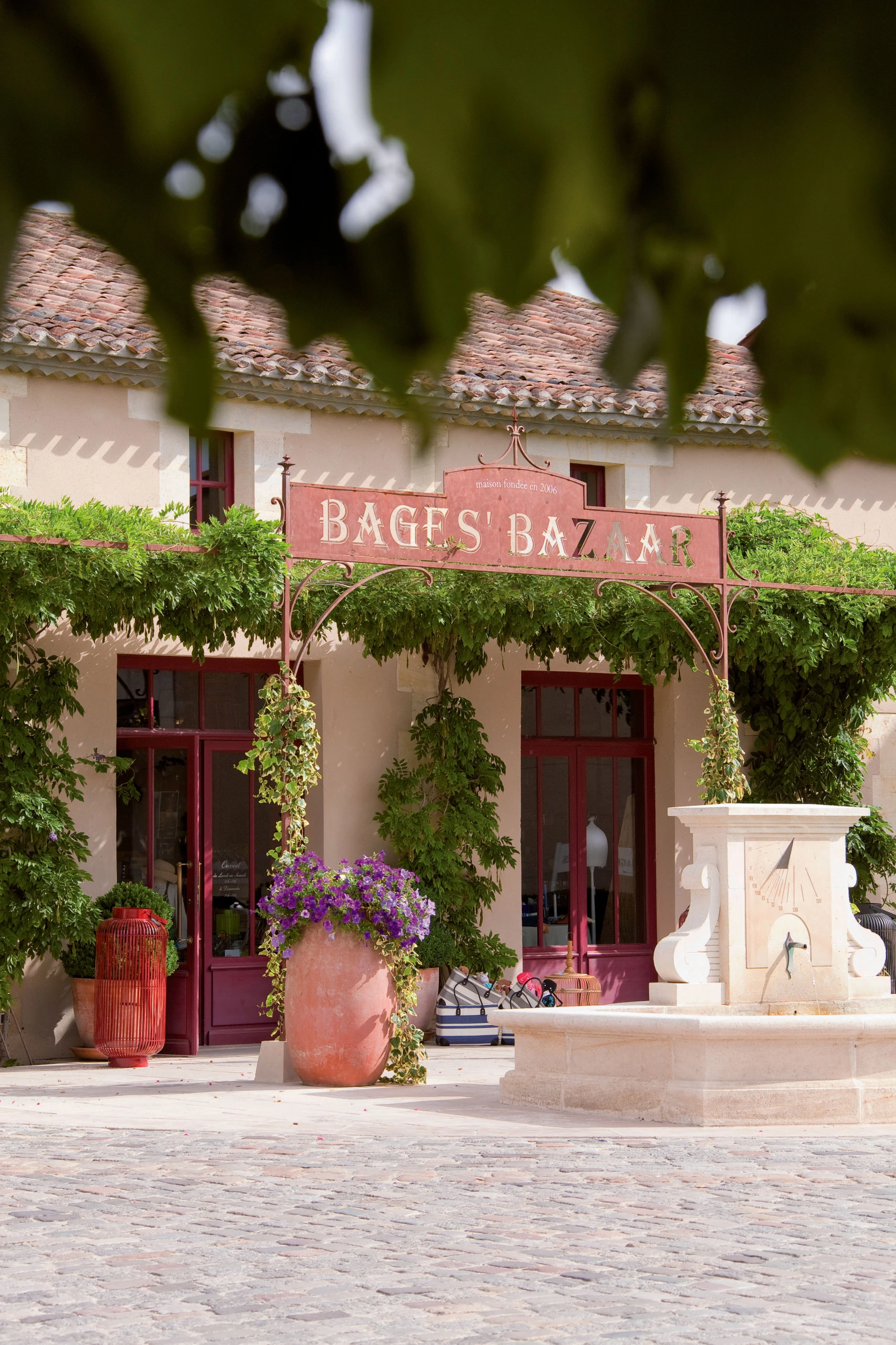 Es war einmal im Médoc: Der Dorfplatz von Bages wurde von der Familie Cazes wiederhergestellt.