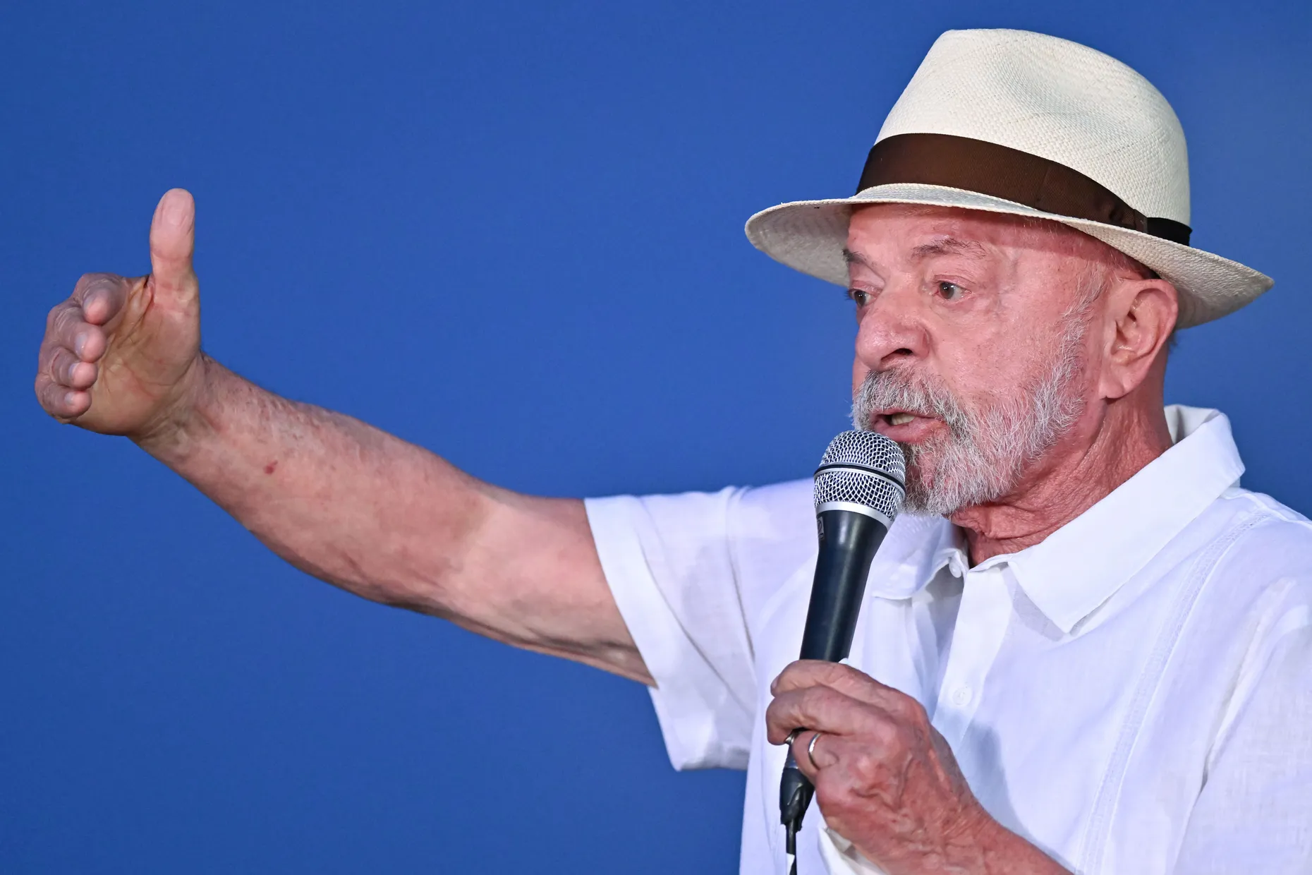 Kritisiert die Ausreise Bolsonaros als „beschämend“: Brasiliens Präsident Lula am Dienstag