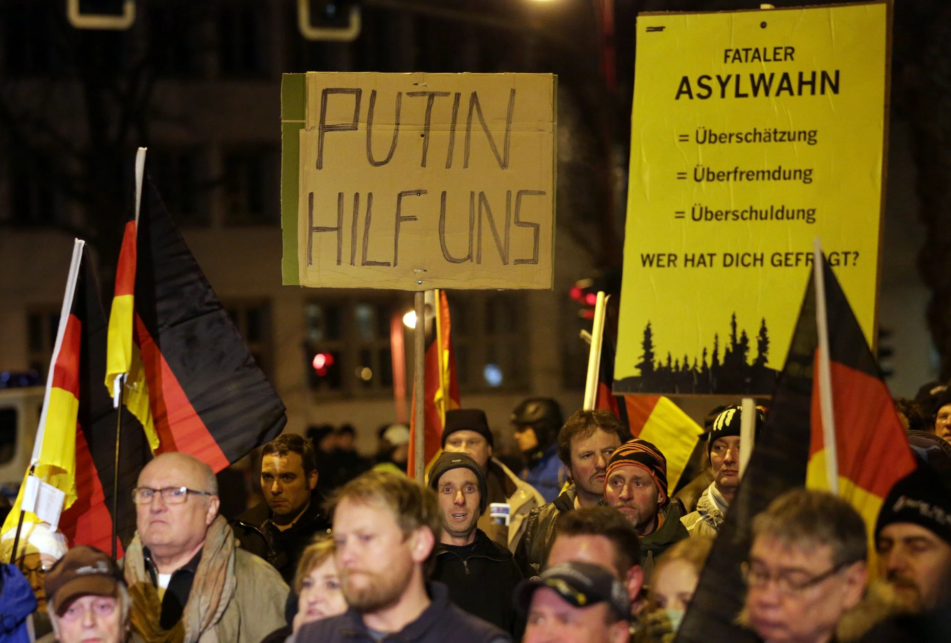 Eine AfD-Demonstration in Erfurt im Februar 2016, auf einem Schild steht: „Putin hilf uns“.
