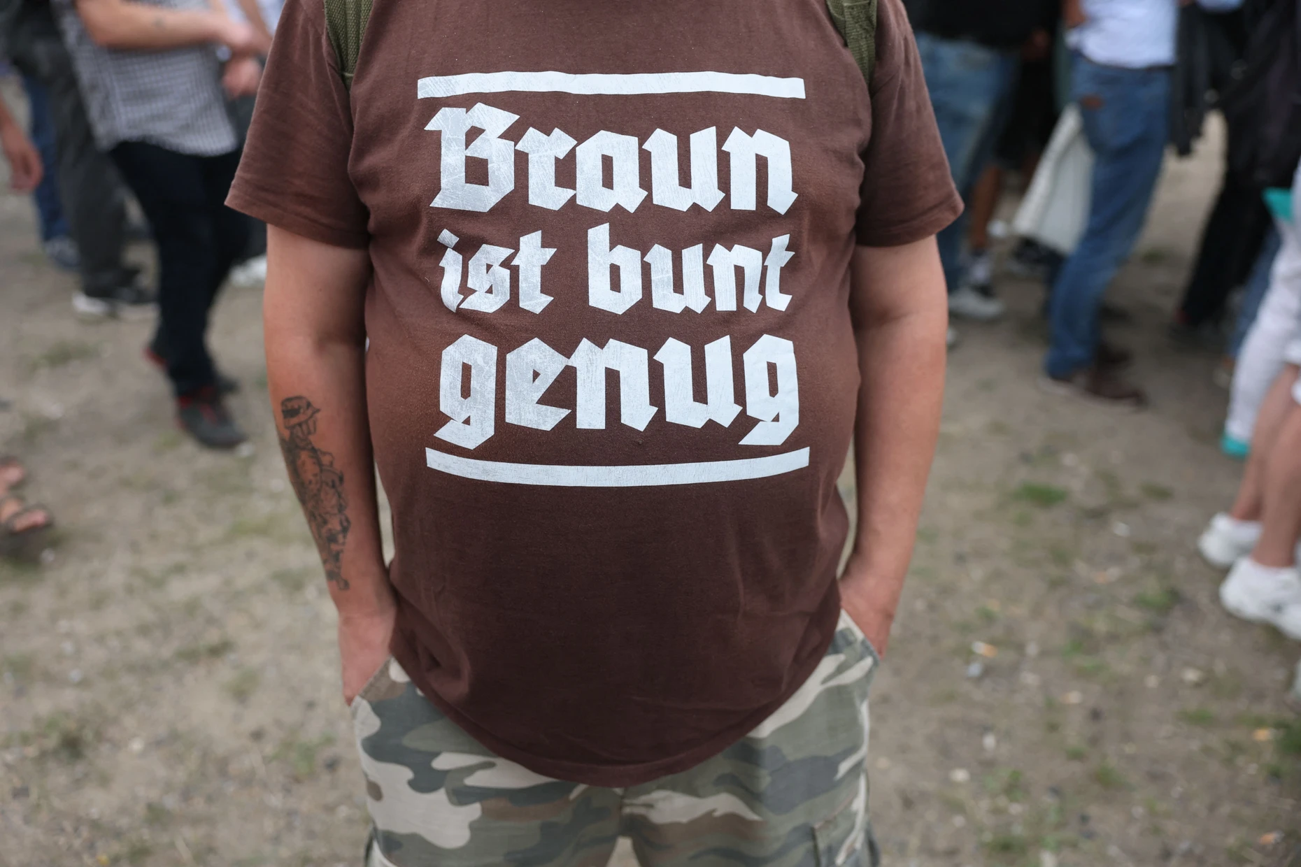 T-Shirt-Aufdruck auf einem Familienfest der AfD im August 2026 im sachsen-anhaltischen Querfurt