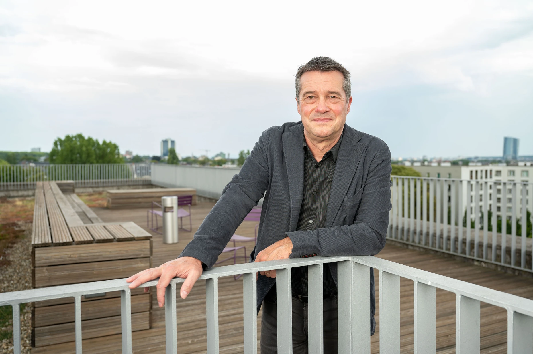 Für politische Interventionen ist in Frankfurt noch Luft nach oben: Rainer Forst auf der Dachterrasse des Hauses für Normative Ordnungen auf dem Unicampus Westend.
