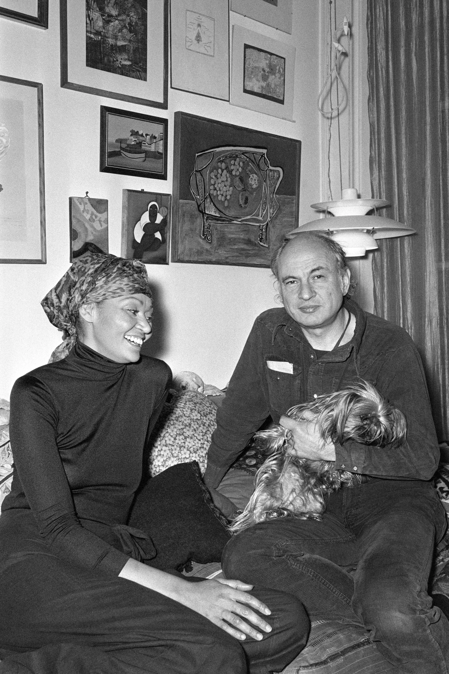 Edgar Morin und seine Frau Johanne Harrelle, eine kanadische Schauspielerin und Autorin, in Paris im Jahr 1975
