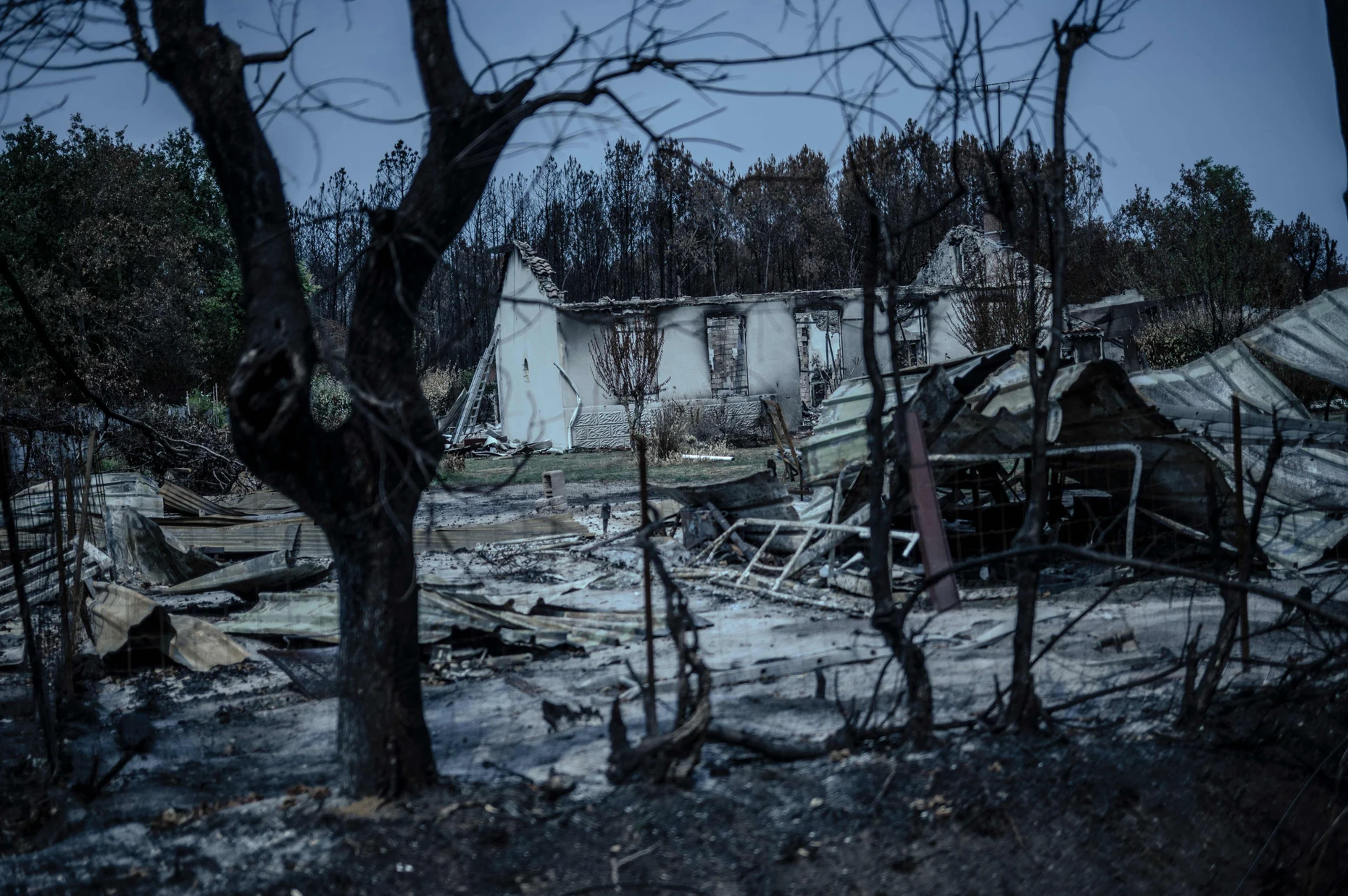 Abgebrannte Häuser in Le Porge am Samstag nach den Waldbränden
