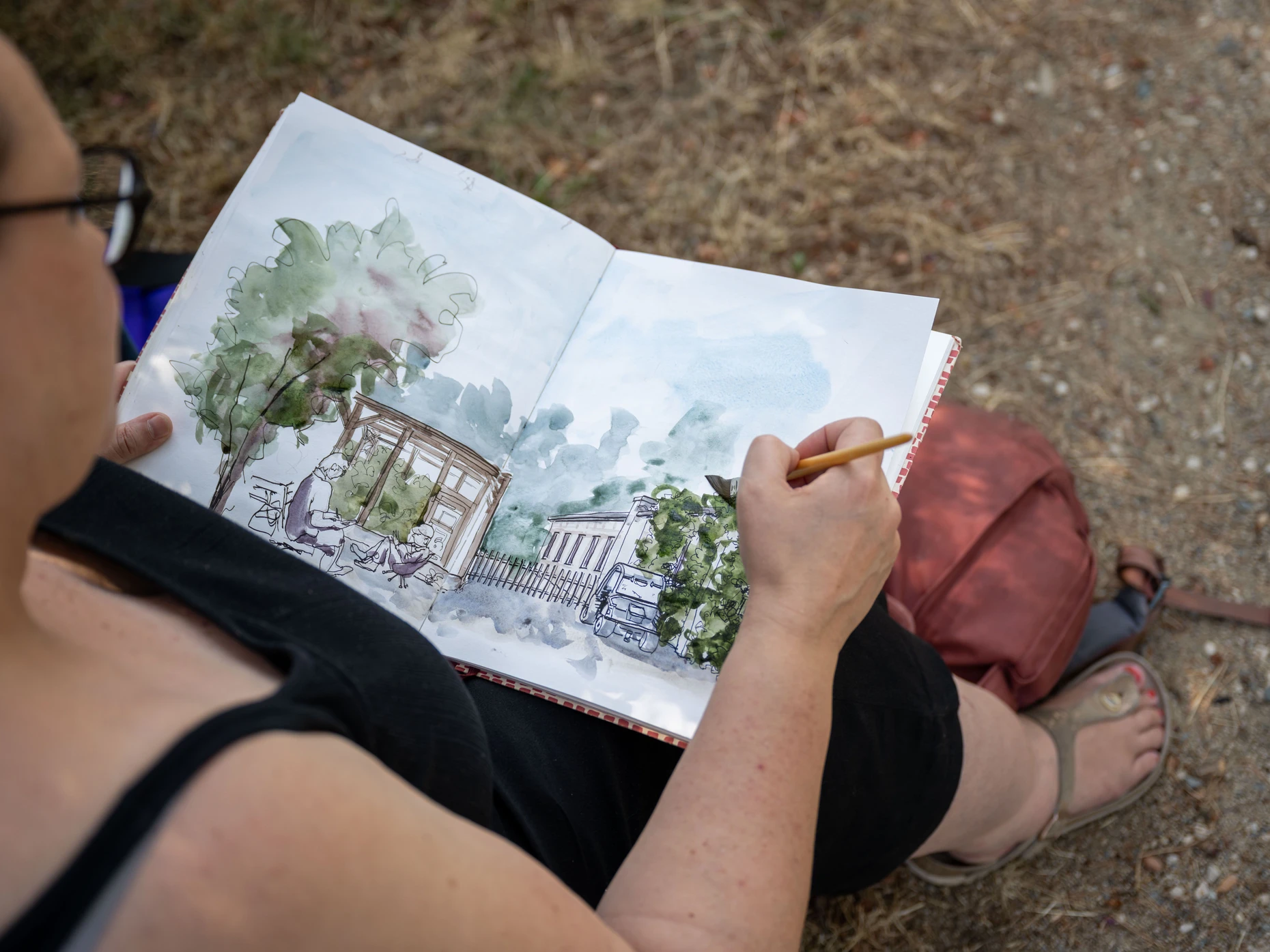 Schnelligkeit und Improvisationstalent sind gefragt: Urban Sketching ist keine einfache Kunst, Kerstin Rose muss mit Szenenwechseln umgehen.