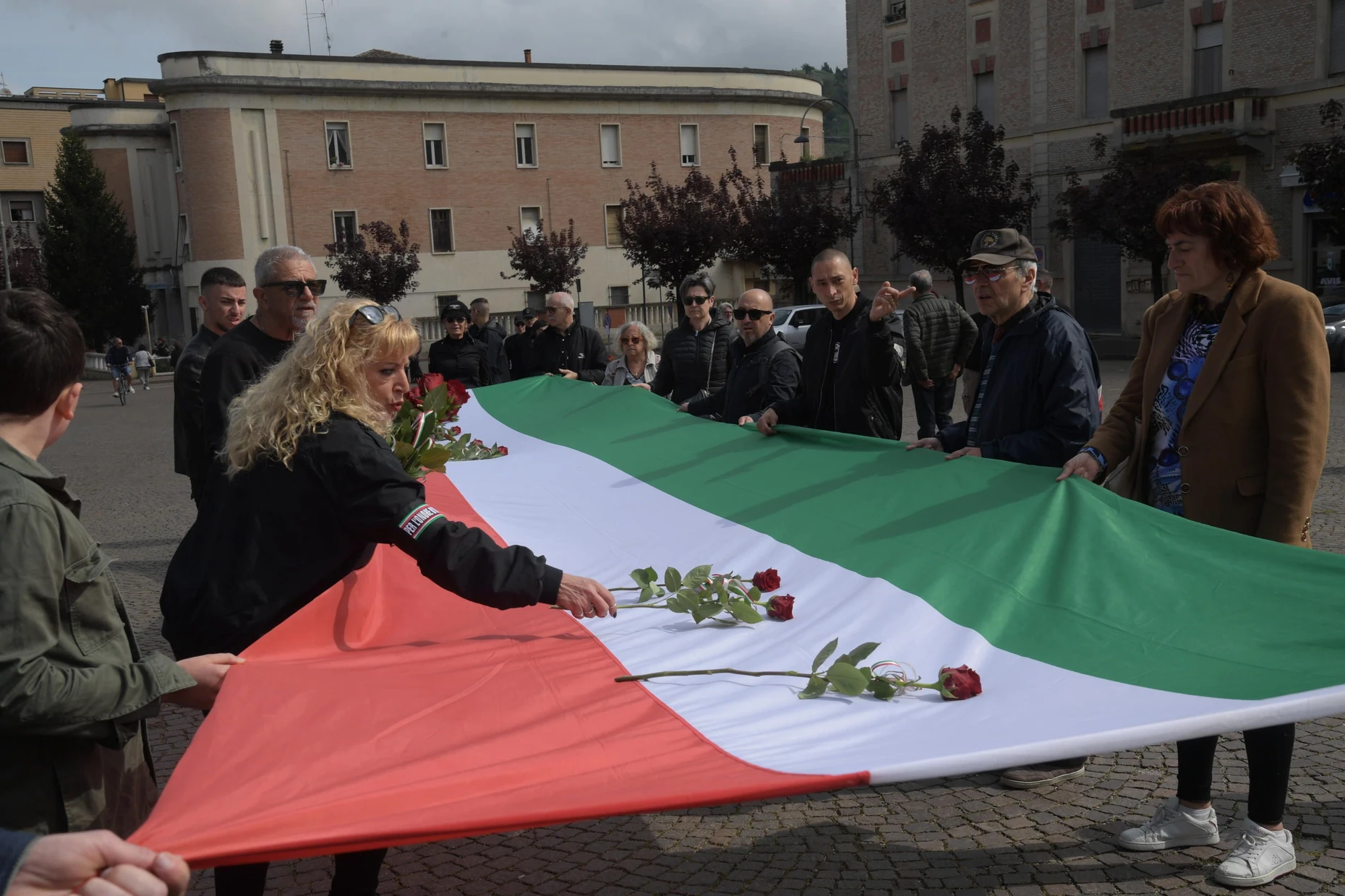  Gedenkveranstaltung zum 80. Todestag von Benito Mussolini in Predappio im April 2025 mit Nachfahren des Diktators. Er wurde von Mitgliedern des italienischen Widerstands erschossen.