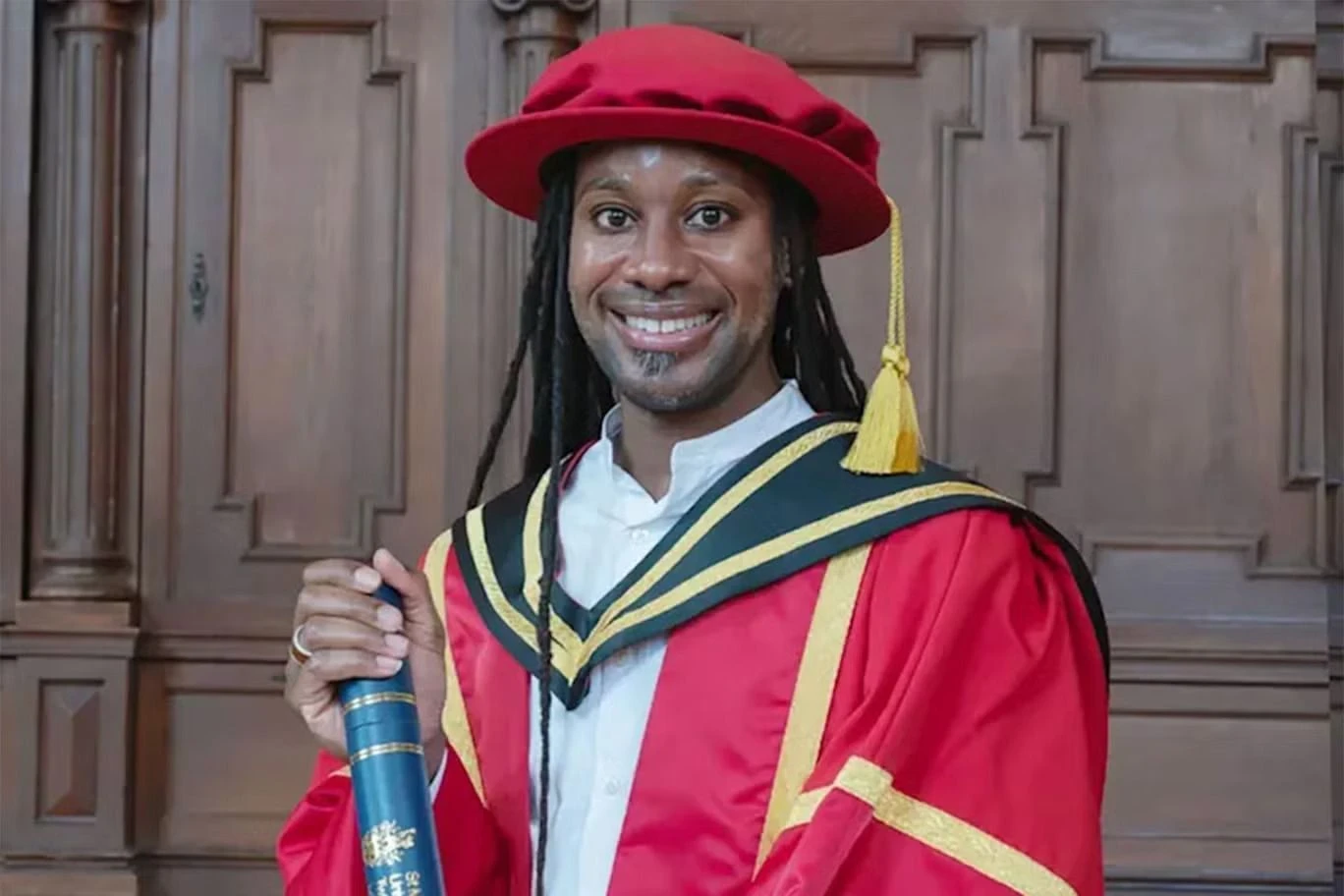 Jason Arday studierte von 2005 bis 2008 Pädagogik und Sporterziehung an der St Mary’s University im Londoner Stadtteil Twickenham. 2024 verlieh ihm seine Alma Mater die Würde eines Ehrendoktors.