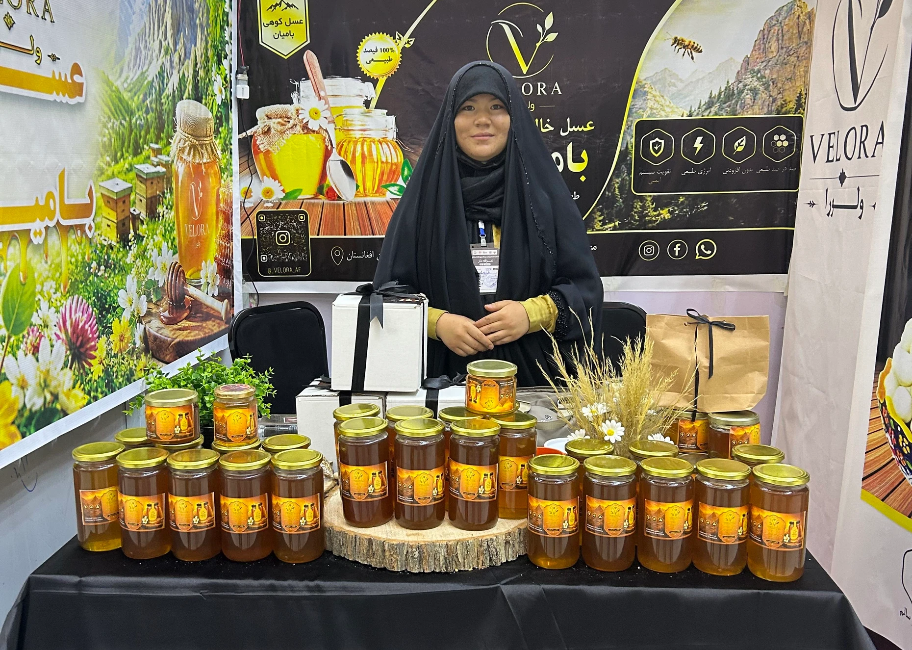 Verkauft Honig: Fawzia Yawari an ihrem Messestand