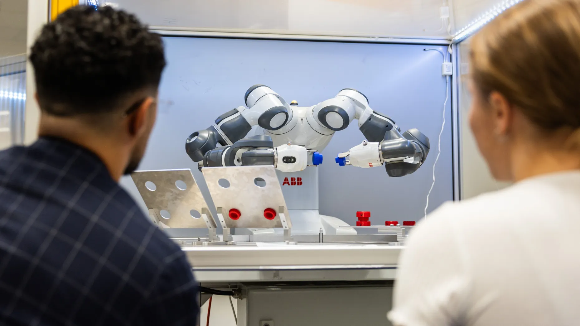 KI und Robotik. Wer beides beherrscht, hat gute Chancen auf einen Job.