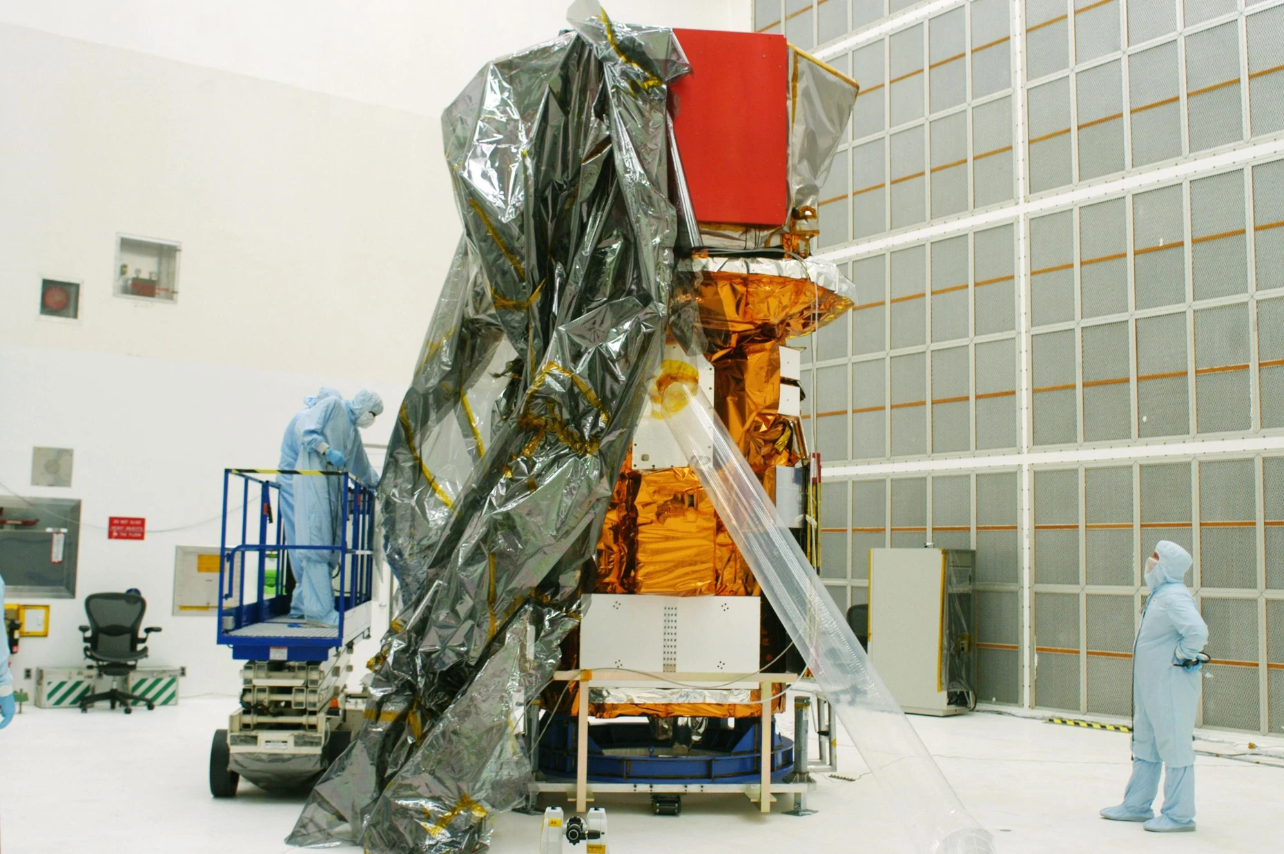 NASA-Satellit Swift am Kennedy Space Center vor dem Start im Jahr 2004
